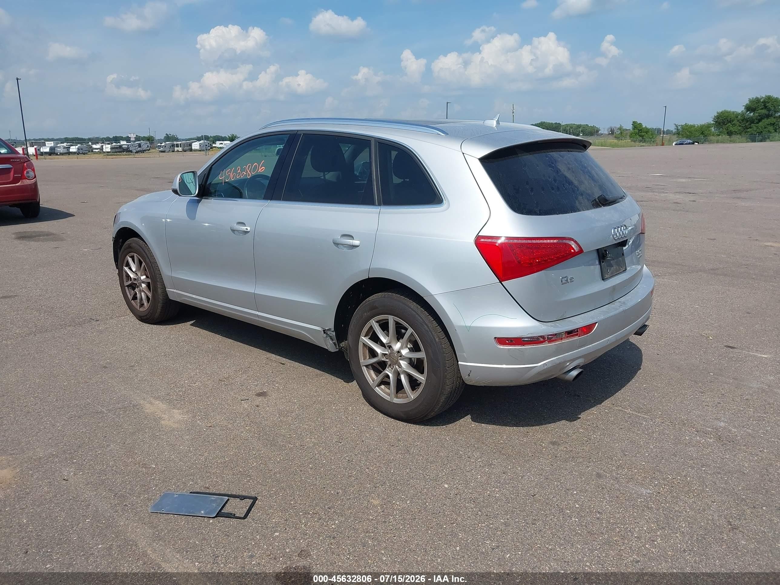 2011 Audi Q5 2.0t Premium Серебряный vin: WA1LFAFP2BA034731