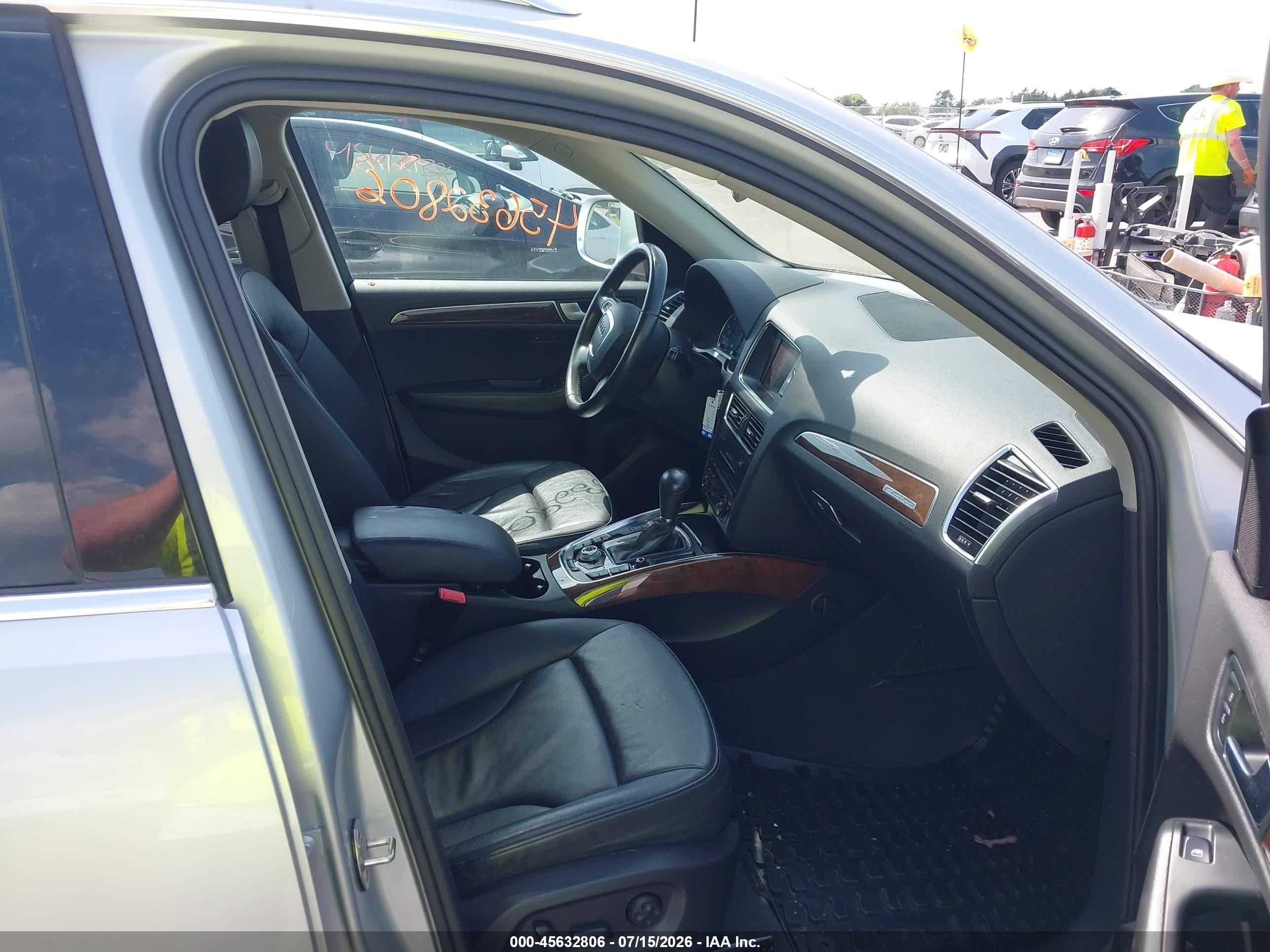 2011 Audi Q5 2.0t Premium Серебряный vin: WA1LFAFP2BA034731