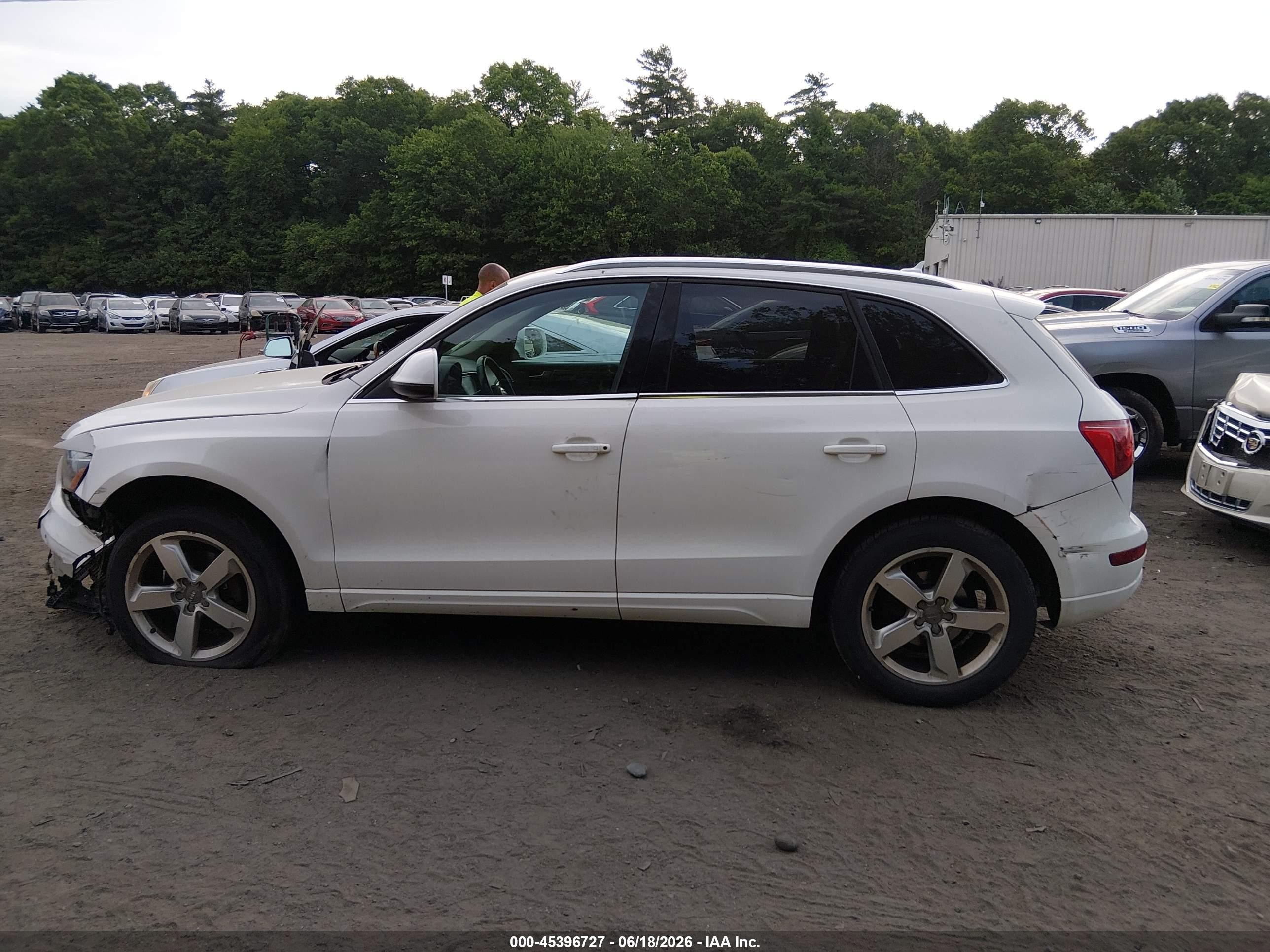 2012 Audi Q5 2.0t Premium Белый vin: WA1LFAFP2CA048565