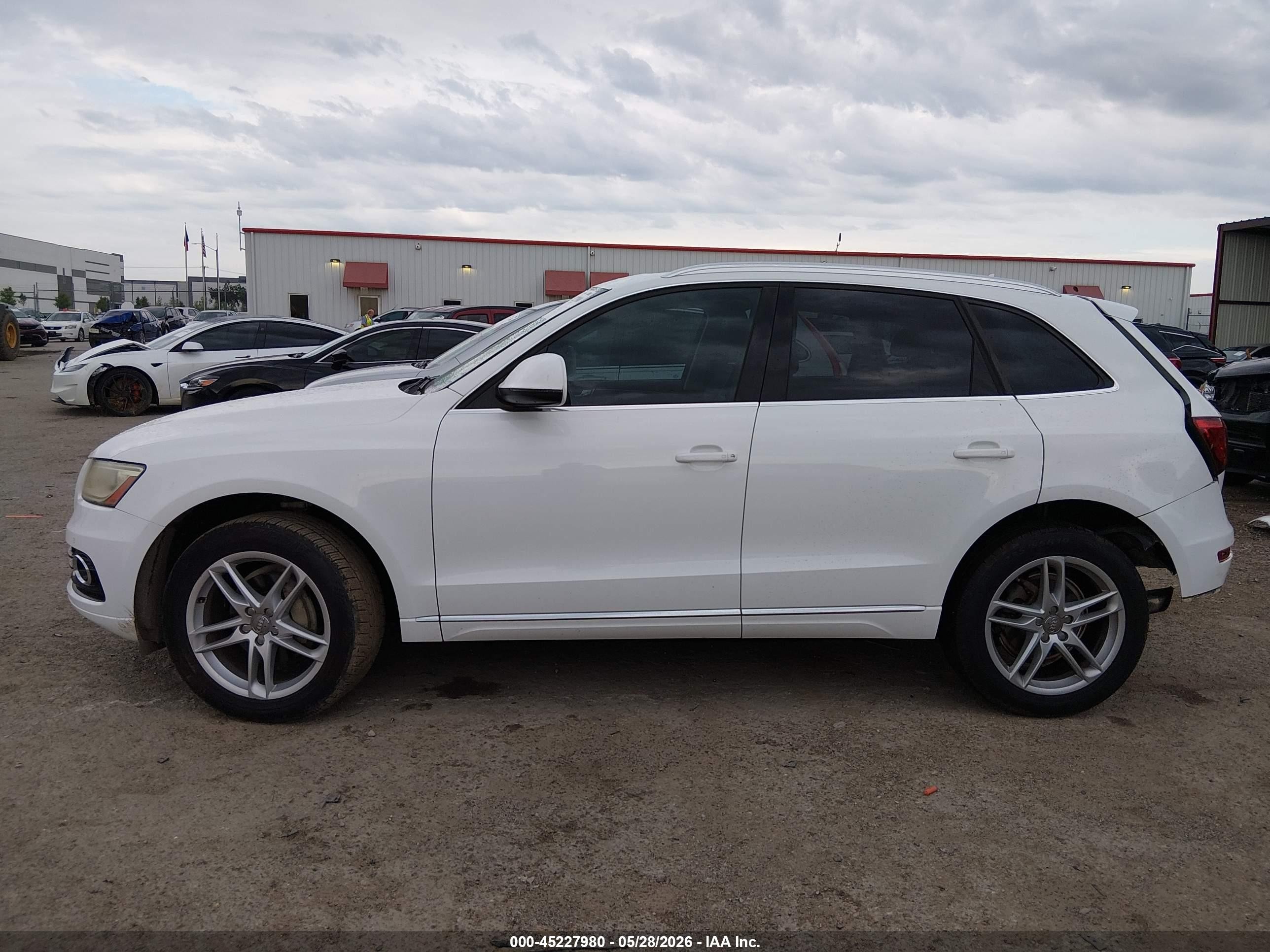 2014 Audi Q5 2.0t Premium White vin: WA1LFAFP2EA053137