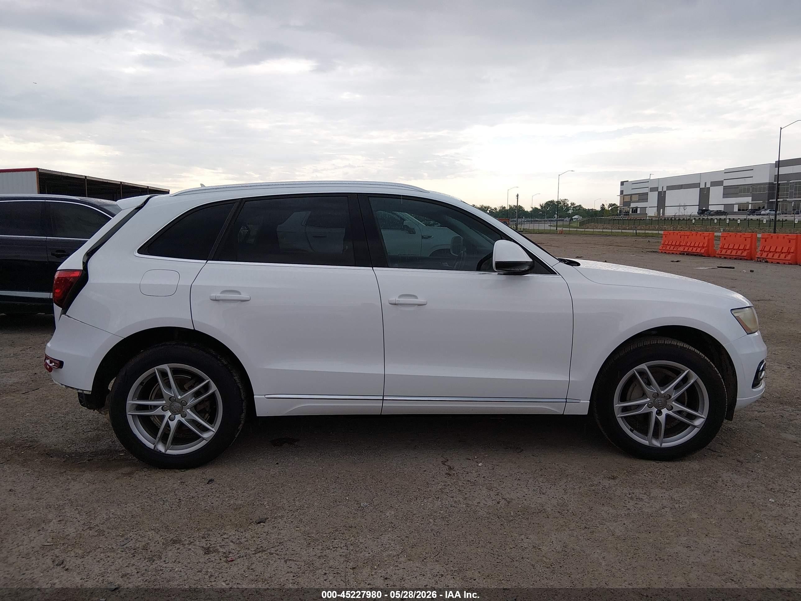 2014 Audi Q5 2.0t Premium White vin: WA1LFAFP2EA053137