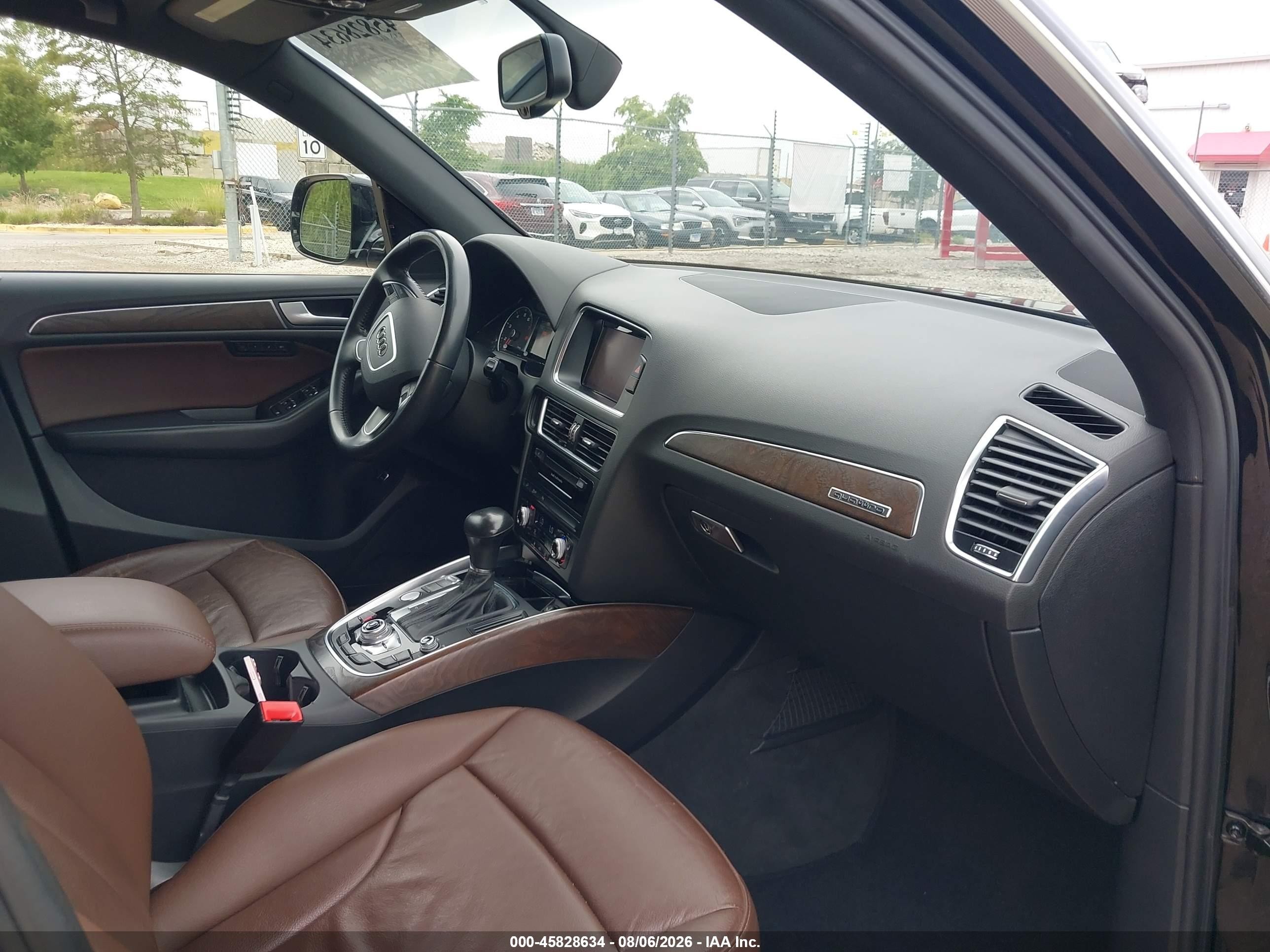 2015 Audi Q5 2.0t Premium Черный vin: WA1LFAFP2FA076273