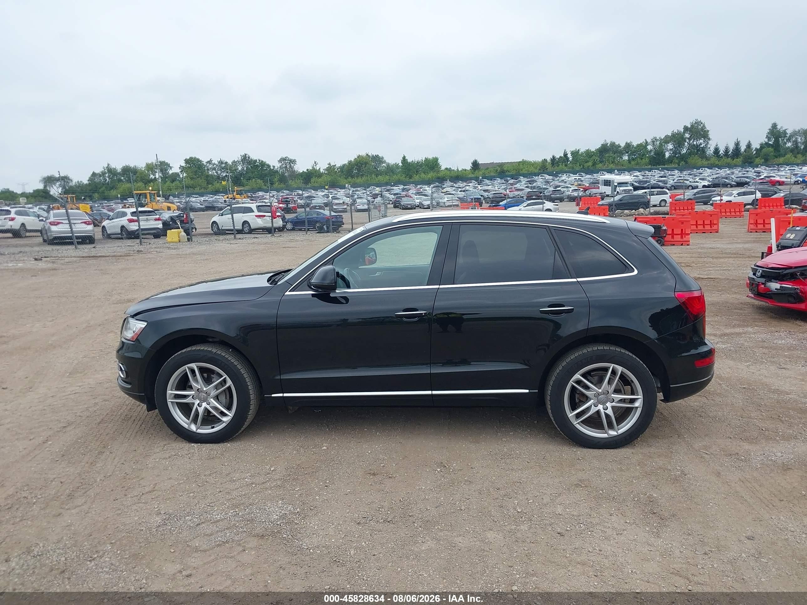2015 Audi Q5 2.0t Premium Черный vin: WA1LFAFP2FA076273