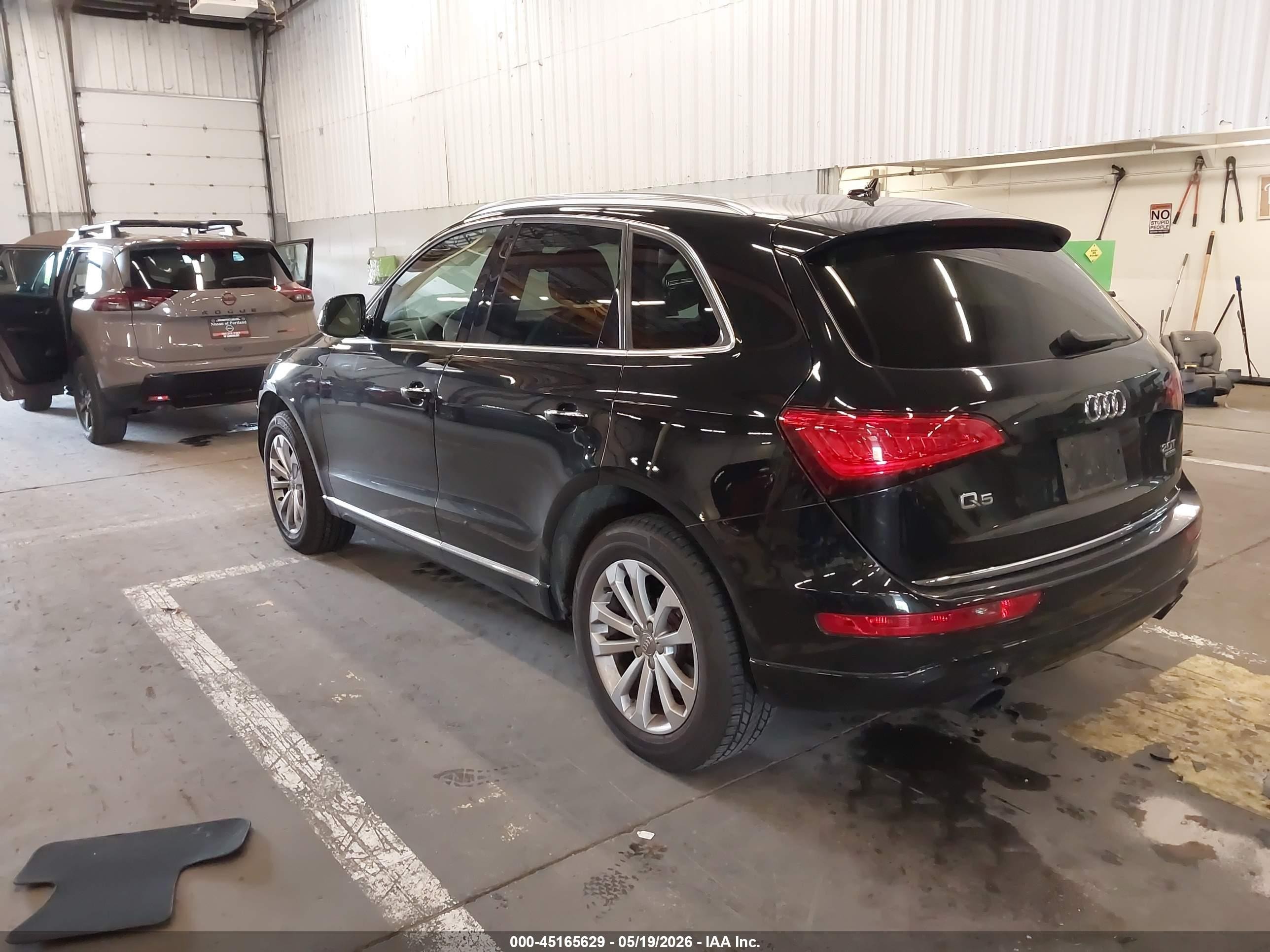 2015 Audi Q5 2.0t Premium Черный vin: WA1LFAFP2FA082378