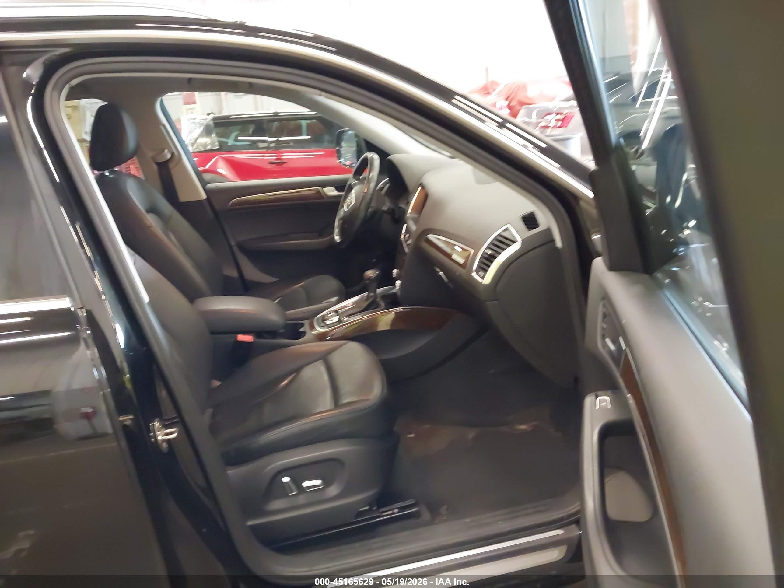 2015 Audi Q5 2.0t Premium Черный vin: WA1LFAFP2FA082378