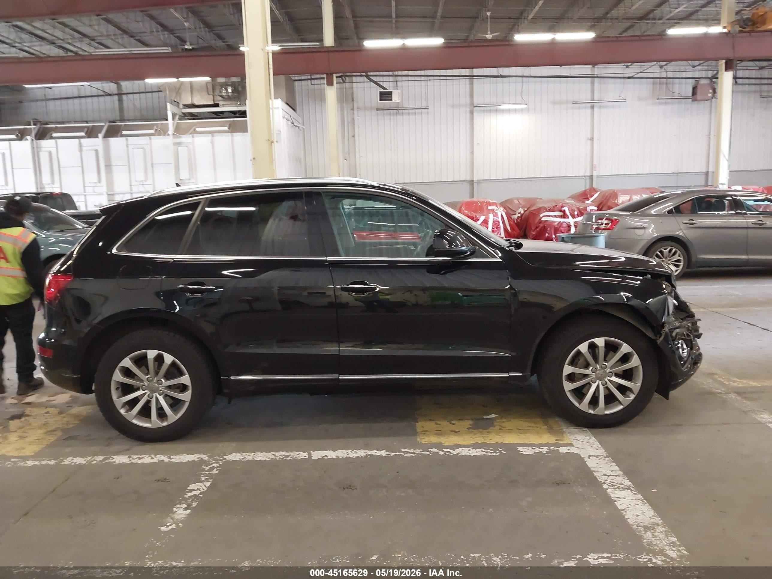 2015 Audi Q5 2.0t Premium Черный vin: WA1LFAFP2FA082378