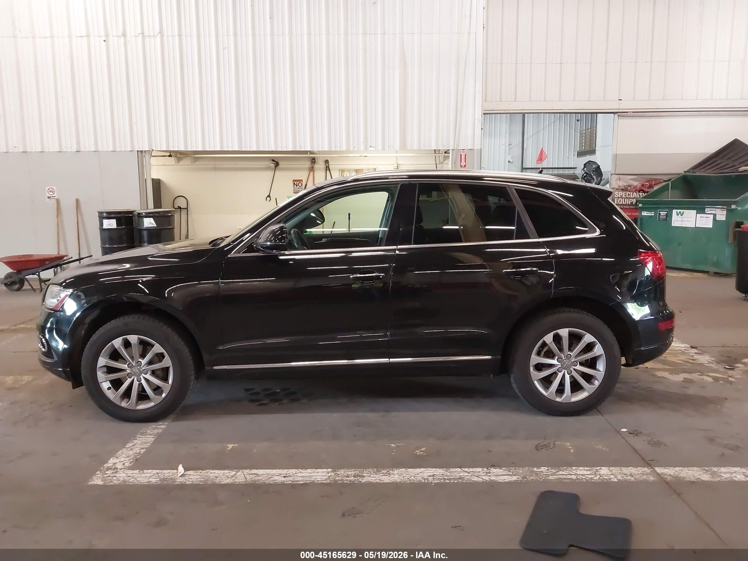2015 Audi Q5 2.0t Premium Черный vin: WA1LFAFP2FA082378