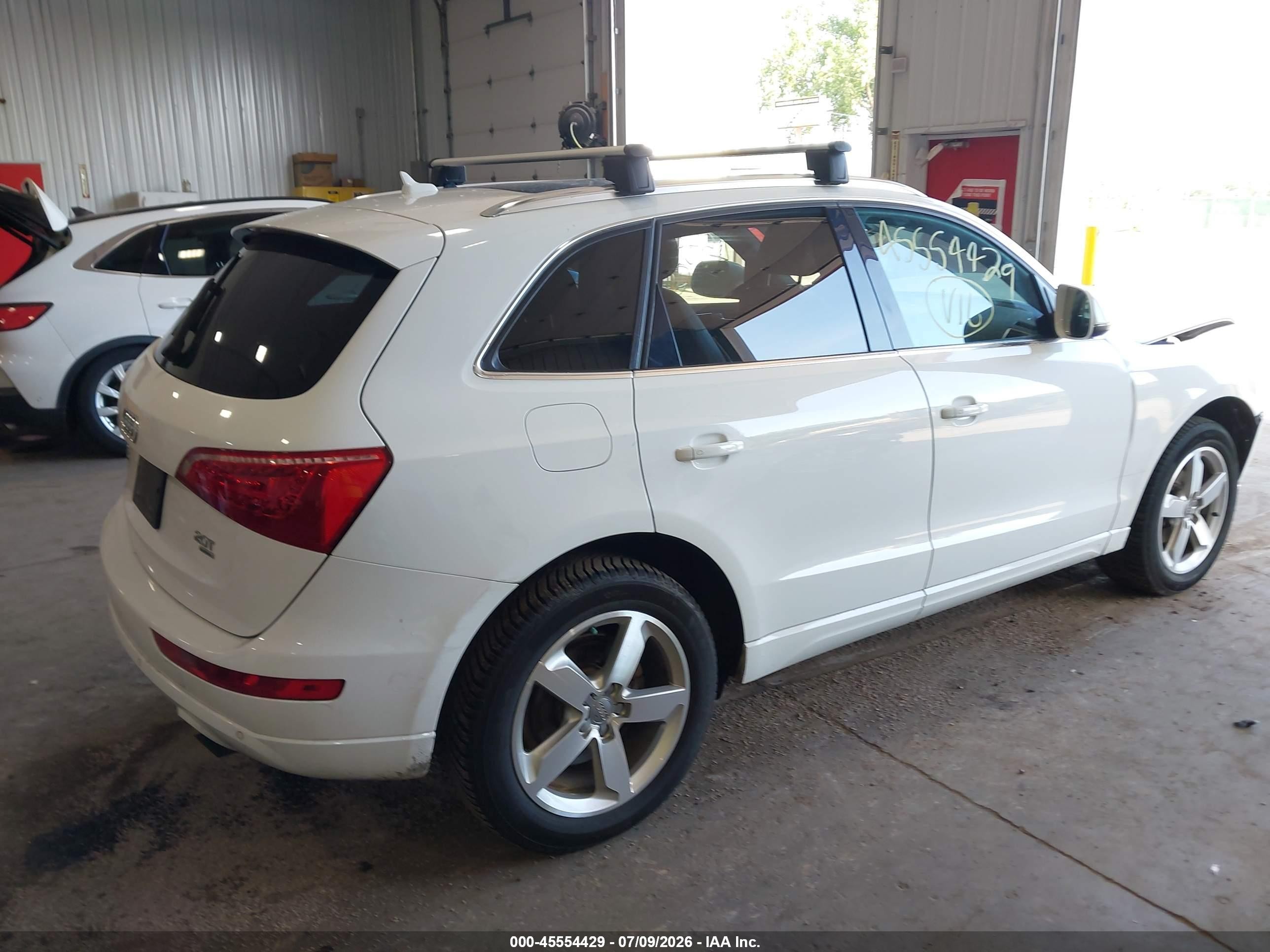 2011 Audi Q5 2.0t Premium White vin: WA1LFAFP3BA052378