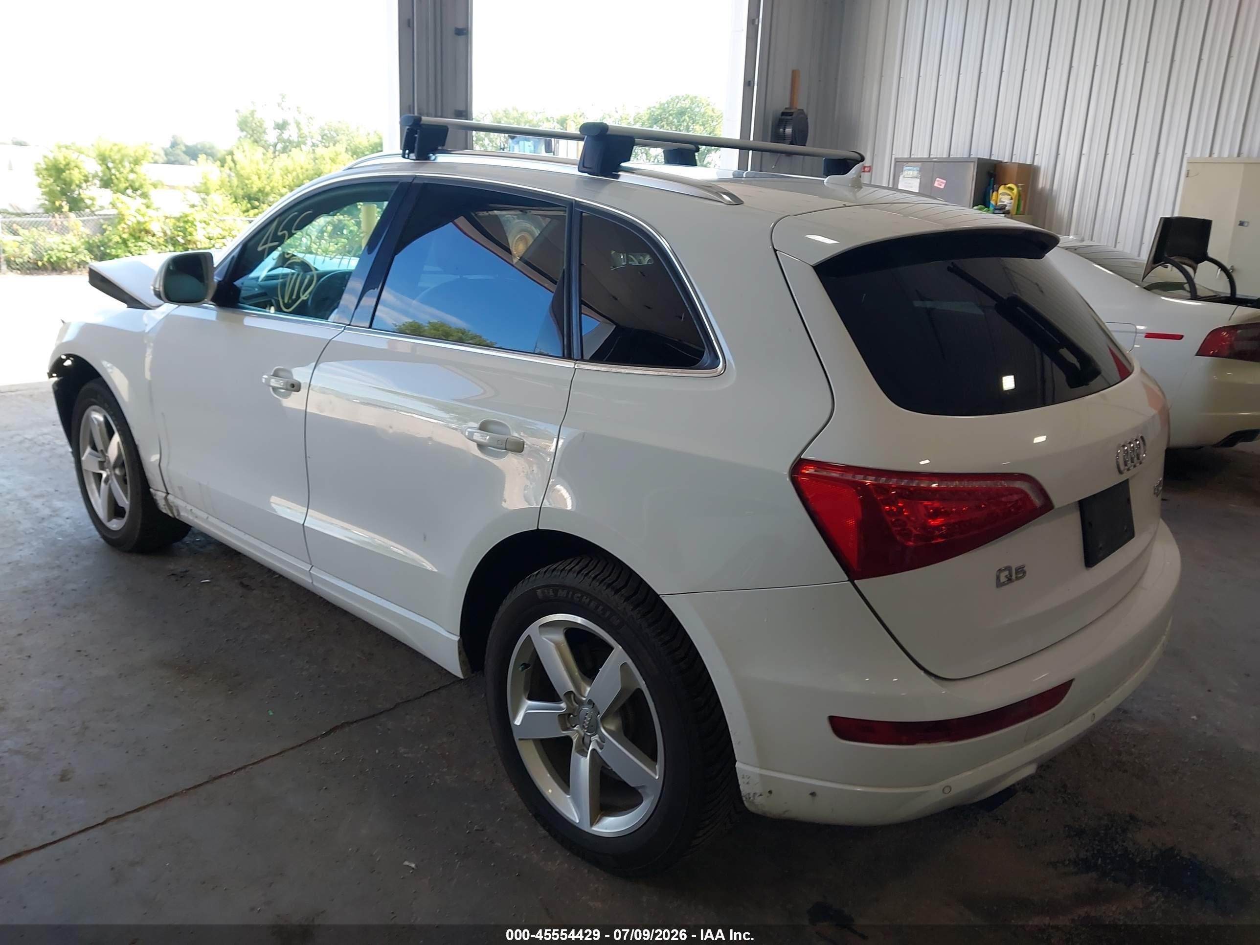 2011 Audi Q5 2.0t Premium White vin: WA1LFAFP3BA052378