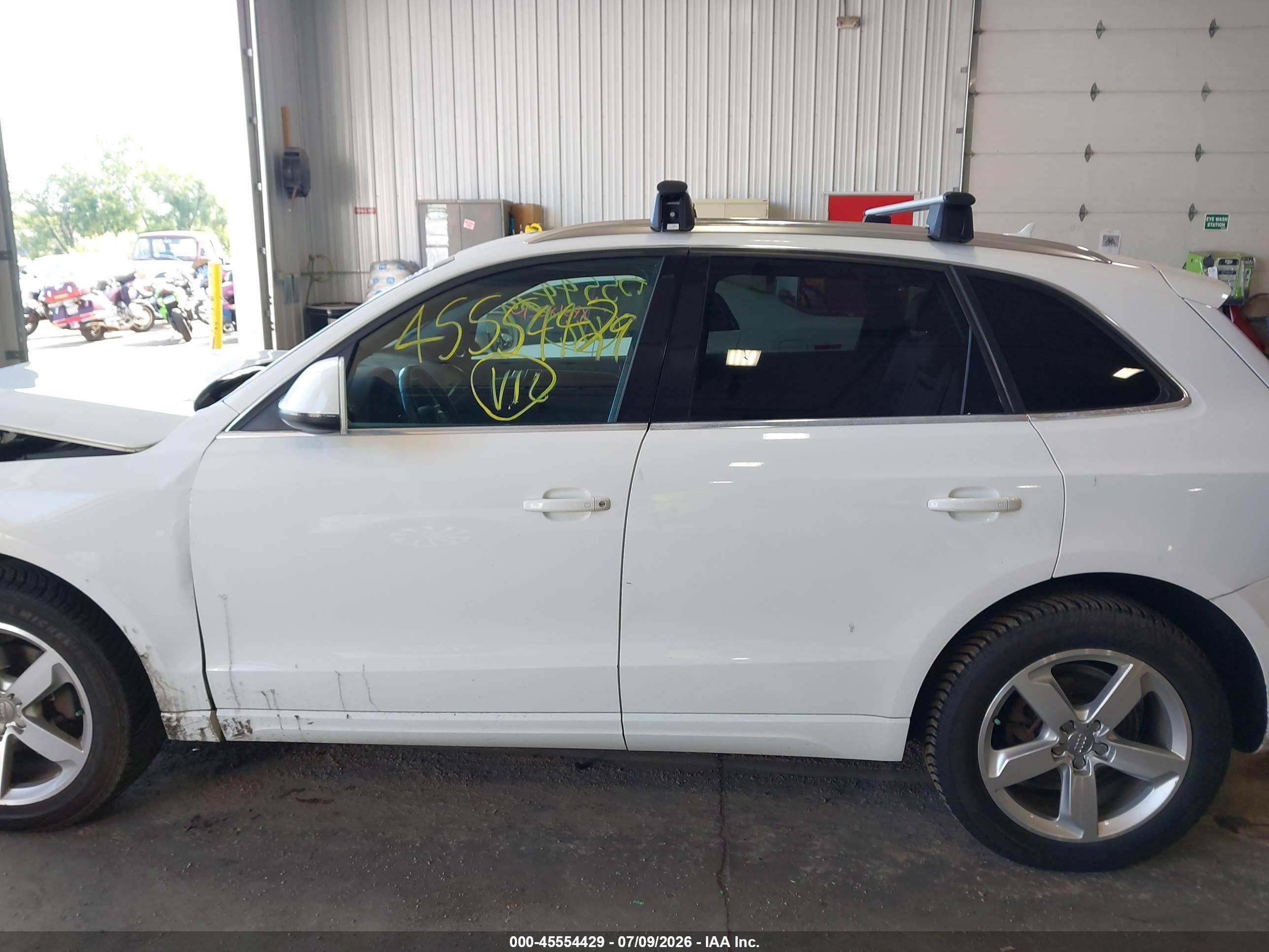 2011 Audi Q5 2.0t Premium White vin: WA1LFAFP3BA052378
