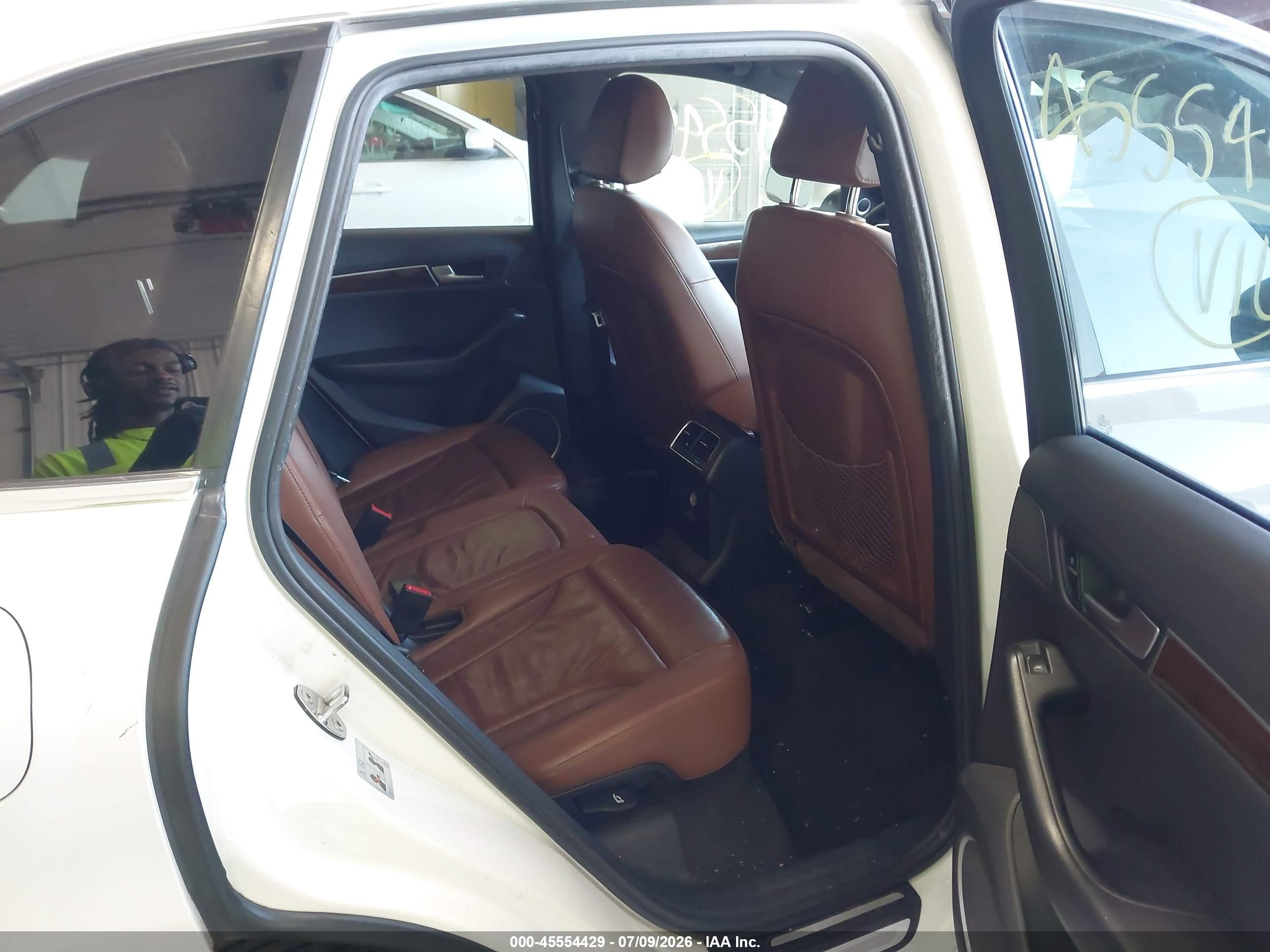2011 Audi Q5 2.0t Premium White vin: WA1LFAFP3BA052378