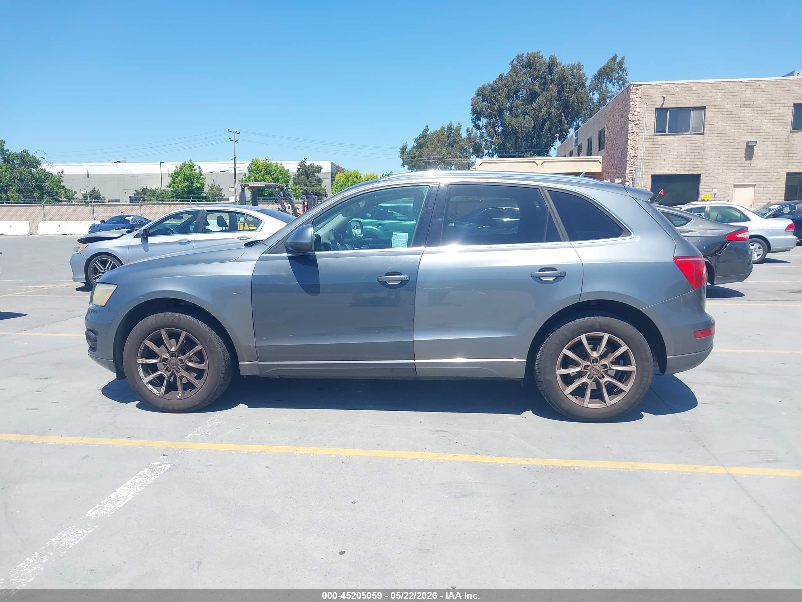 2012 Audi Q5 2.0t Premium Blue vin: WA1LFAFP3CA011363