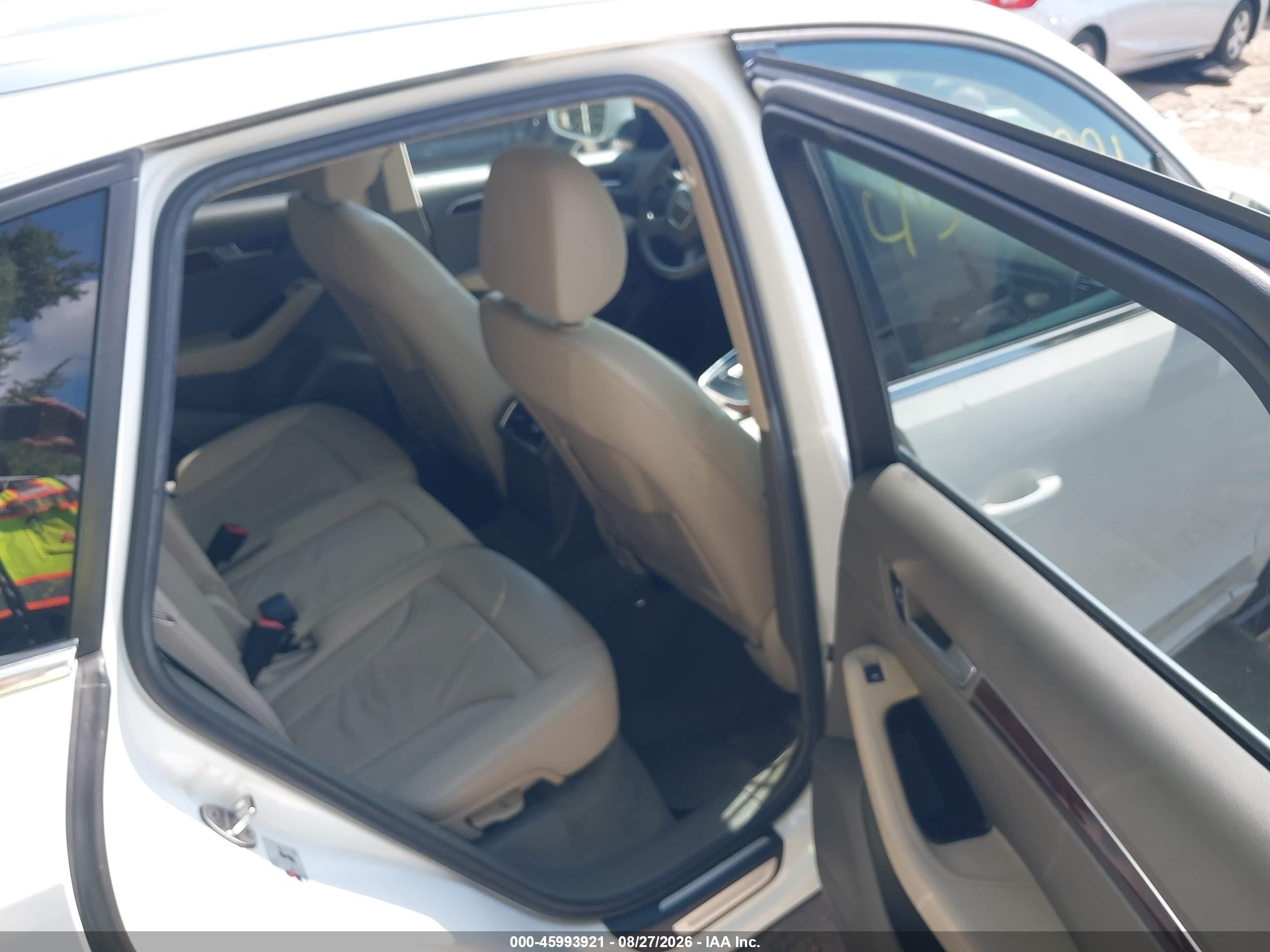 2012 Audi Q5 2.0t Premium Белый vin: WA1LFAFP3CA040538
