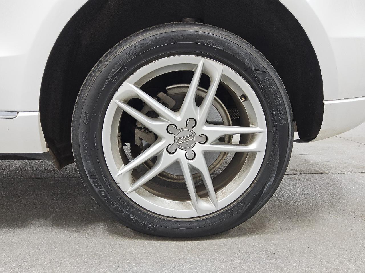 2014 Audi Q5 Premium Plus White vin: WA1LFAFP3EA029090 Damage: Left Rear Wheel, Curb Rash, > 12 Inches