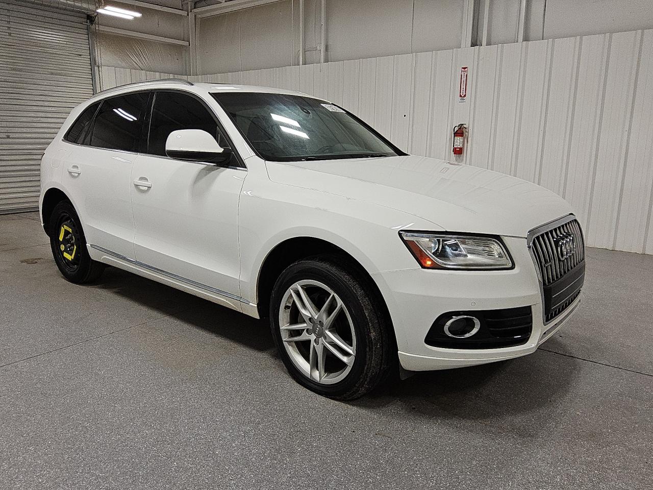 2014 Audi Q5 Premium Plus White vin: WA1LFAFP3EA029090 Damage: Right Front Fender, Dent(S) W/ Paint Dmg, 2 To 3 Inches