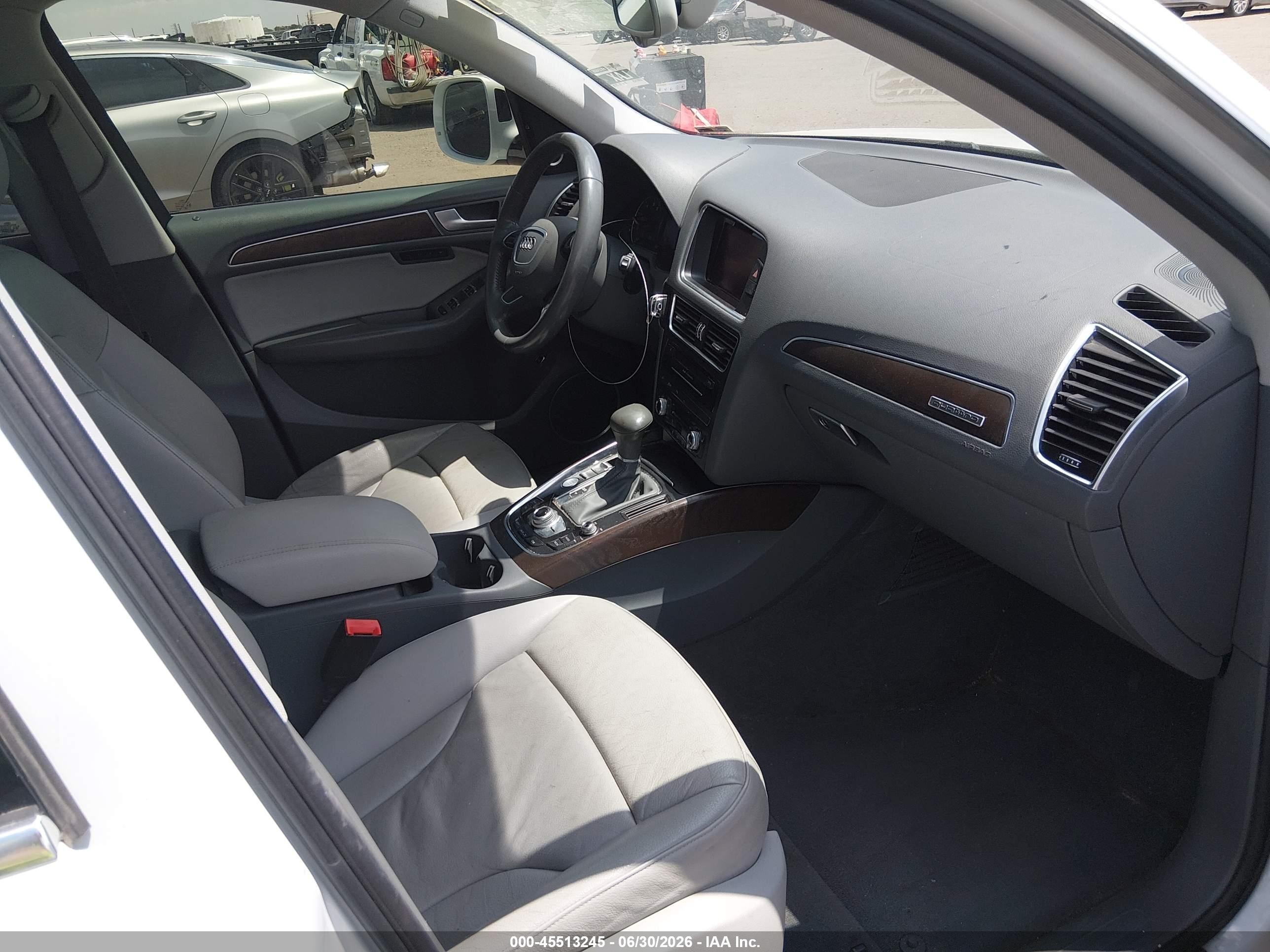2015 Audi Q5 2.0t Premium Белый vin: WA1LFAFP3FA124606