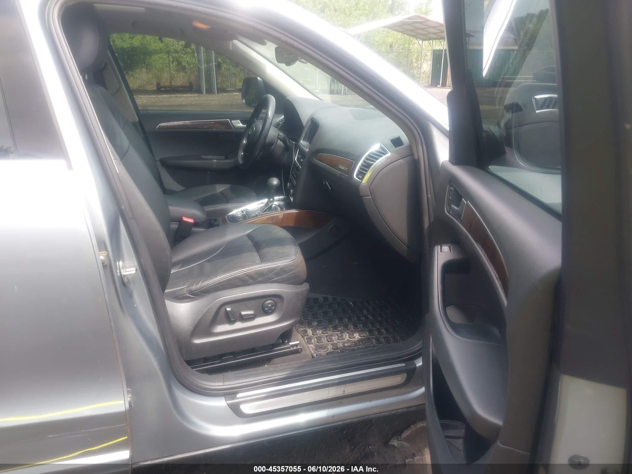 2011 Audi Q5 2.0t Premium Light Blue vin: WA1LFAFP4BA021494