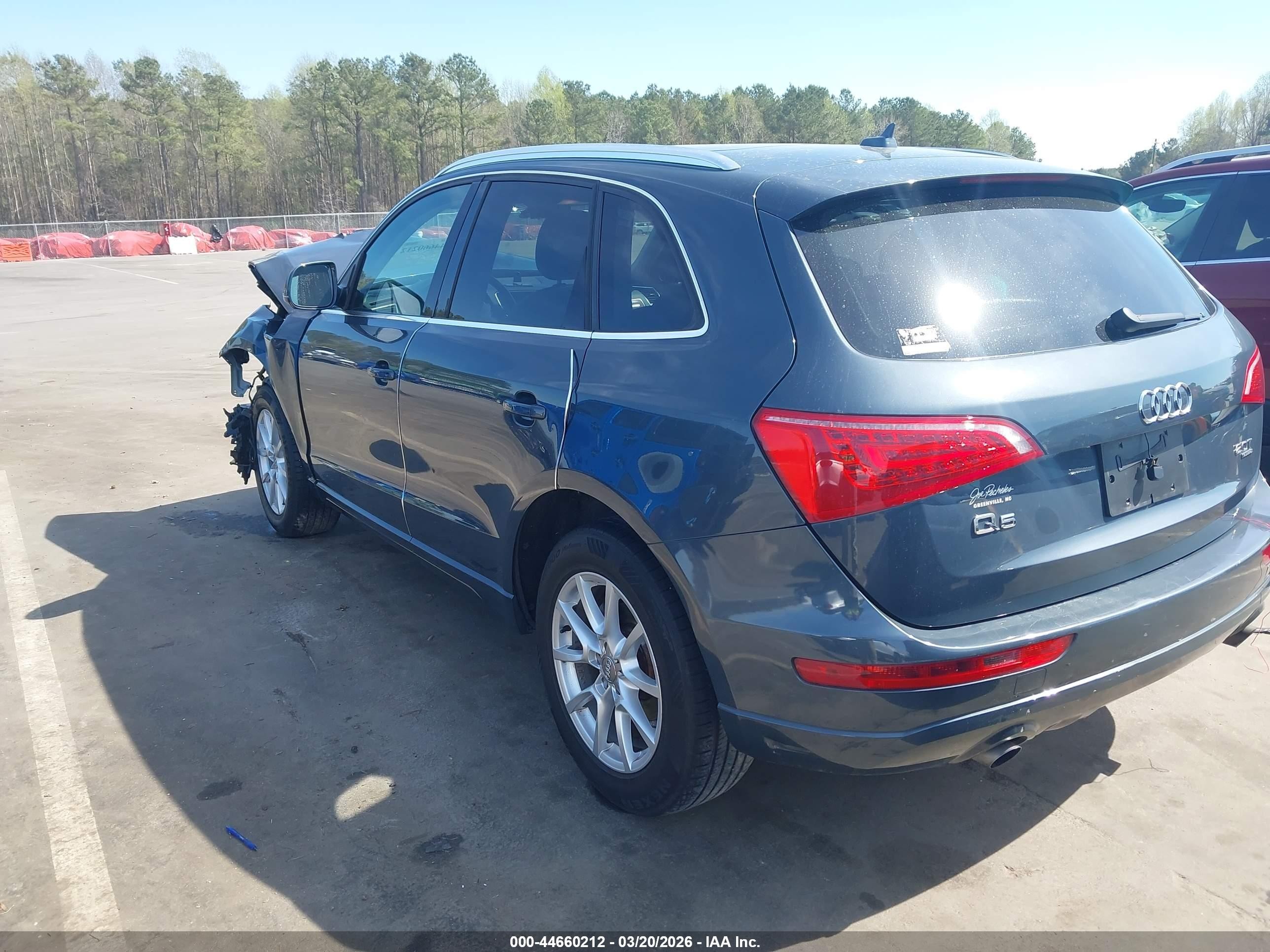 2011 Audi Q5 2.0t Premium Blue vin: WA1LFAFP4BA022841