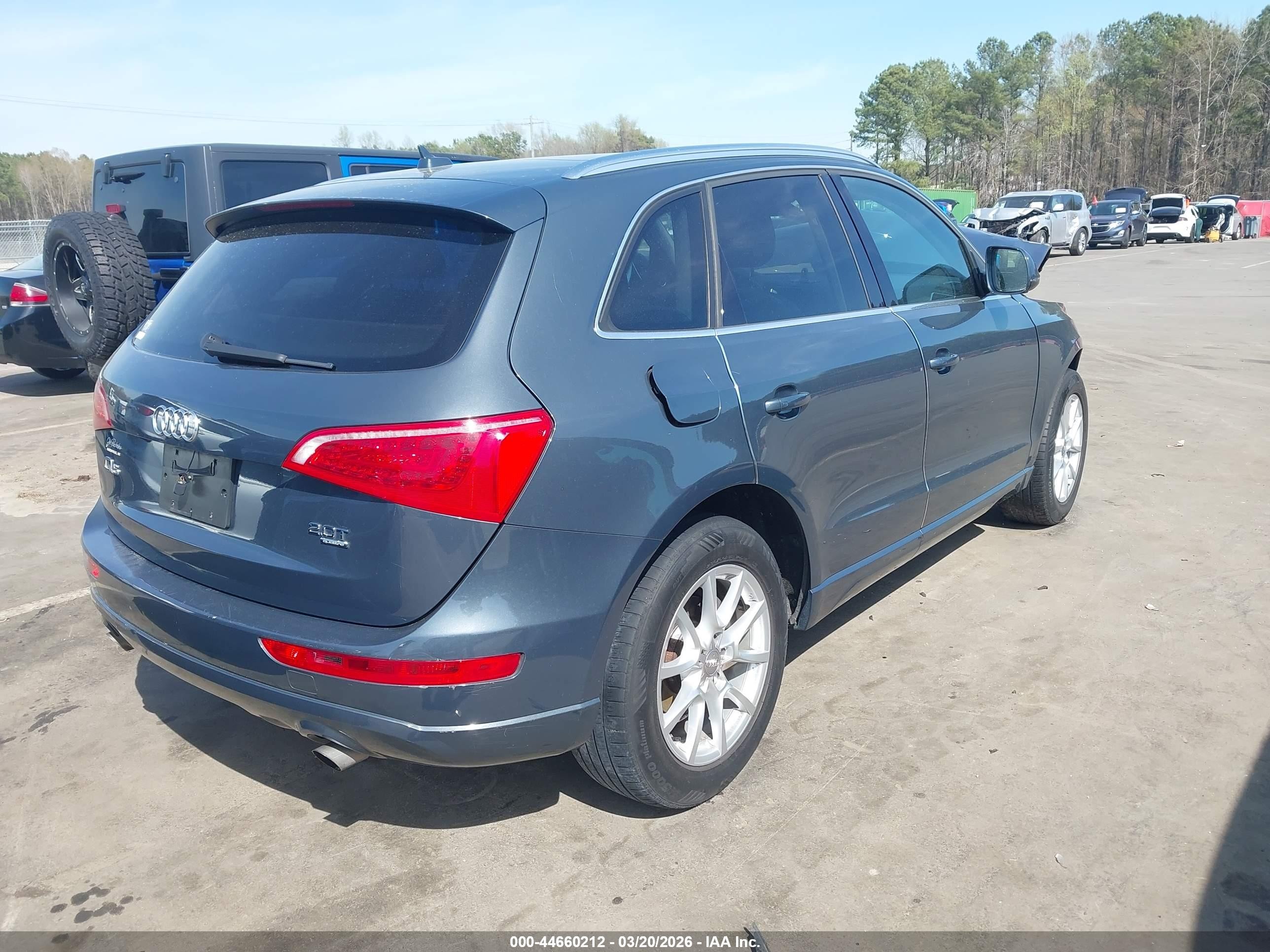 2011 Audi Q5 2.0t Premium Blue vin: WA1LFAFP4BA022841