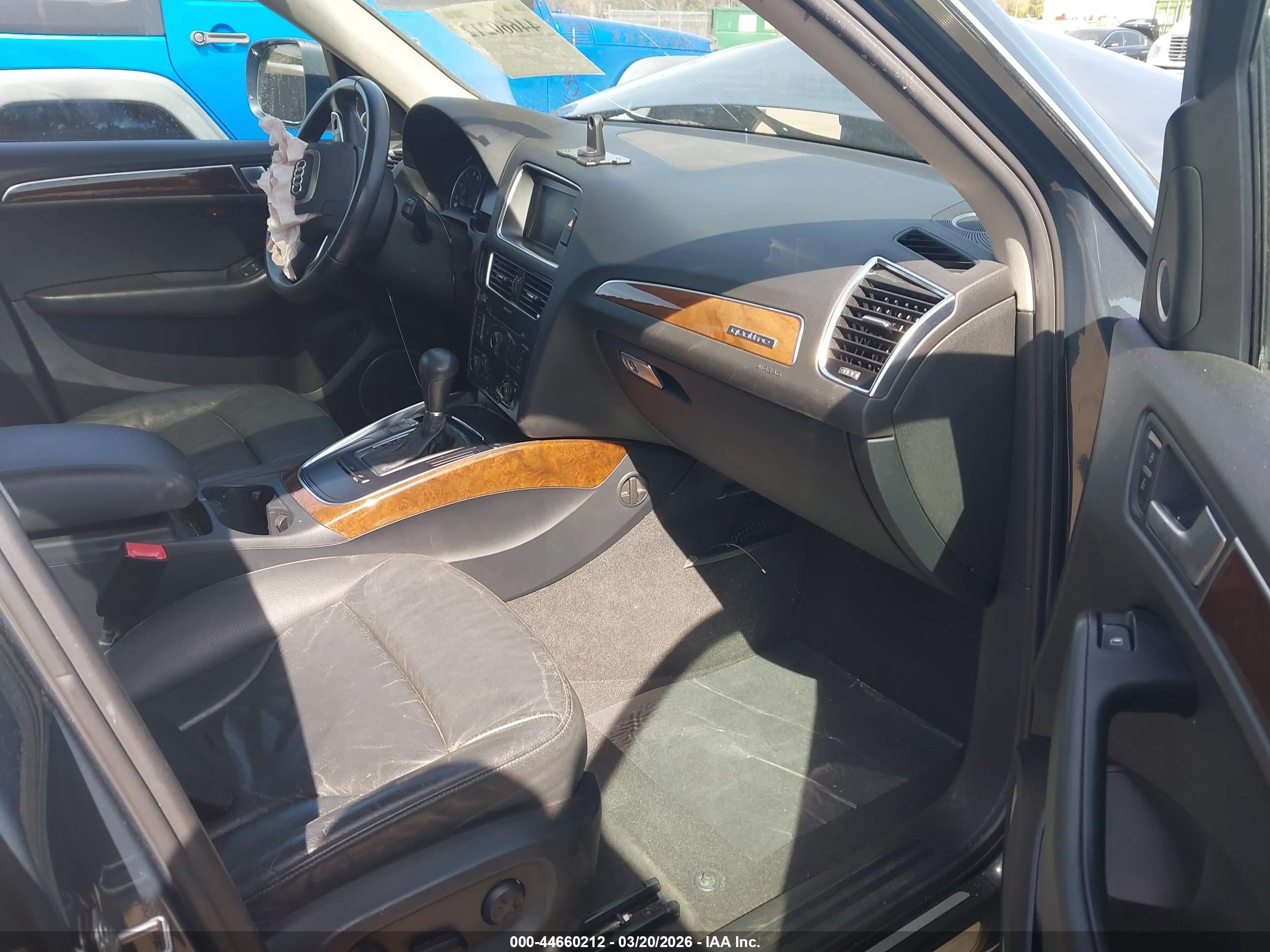 2011 Audi Q5 2.0t Premium Blue vin: WA1LFAFP4BA022841