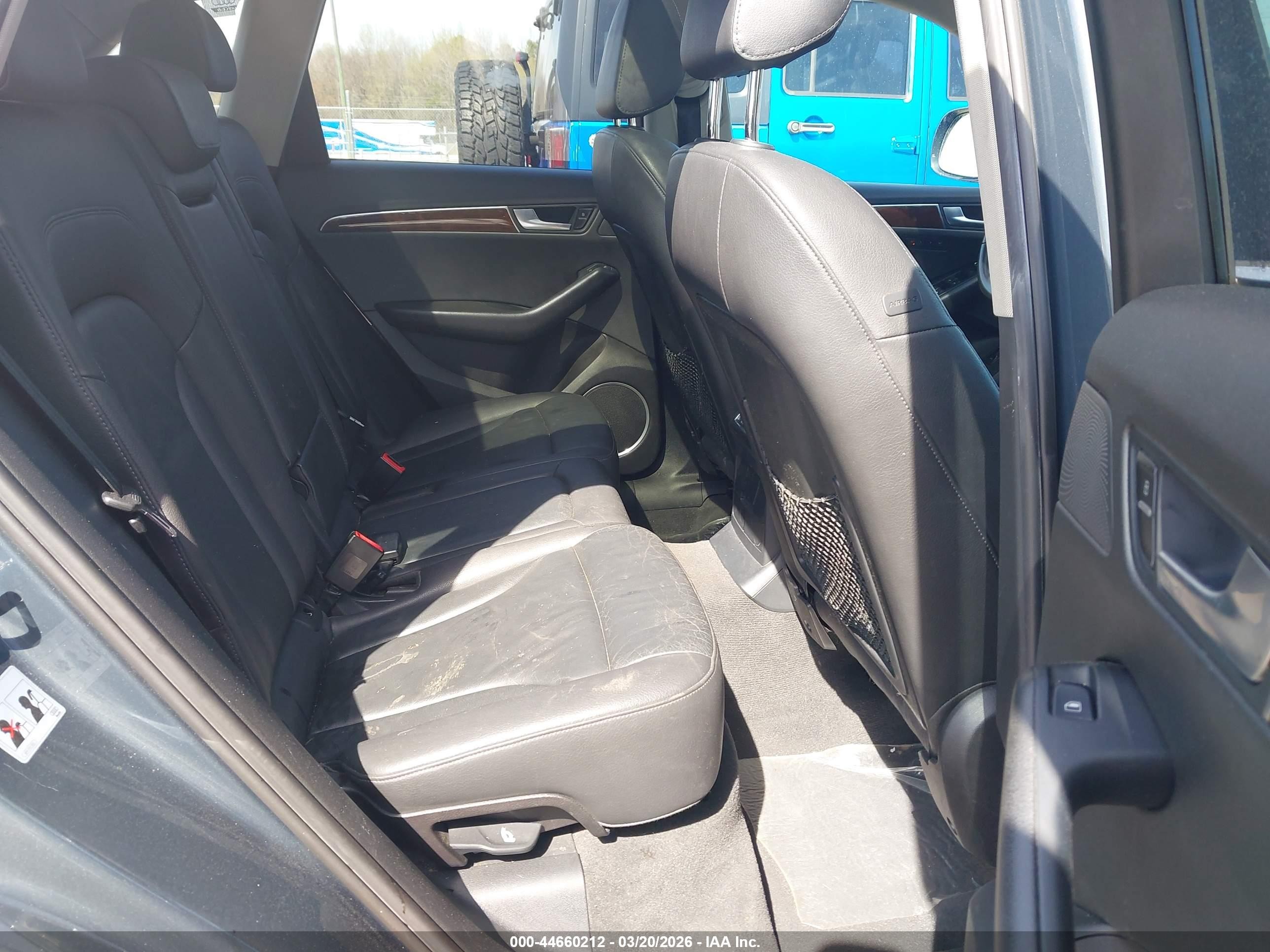 2011 Audi Q5 2.0t Premium Blue vin: WA1LFAFP4BA022841