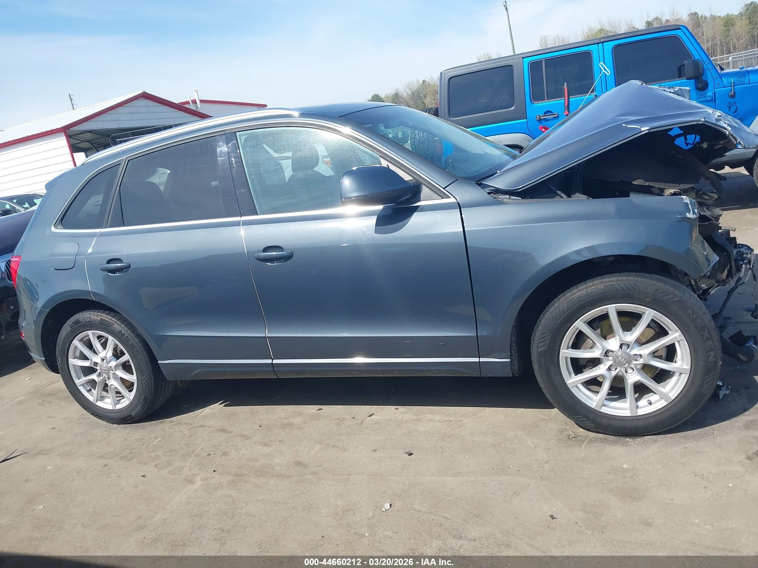 2011 Audi Q5 2.0t Premium Blue vin: WA1LFAFP4BA022841