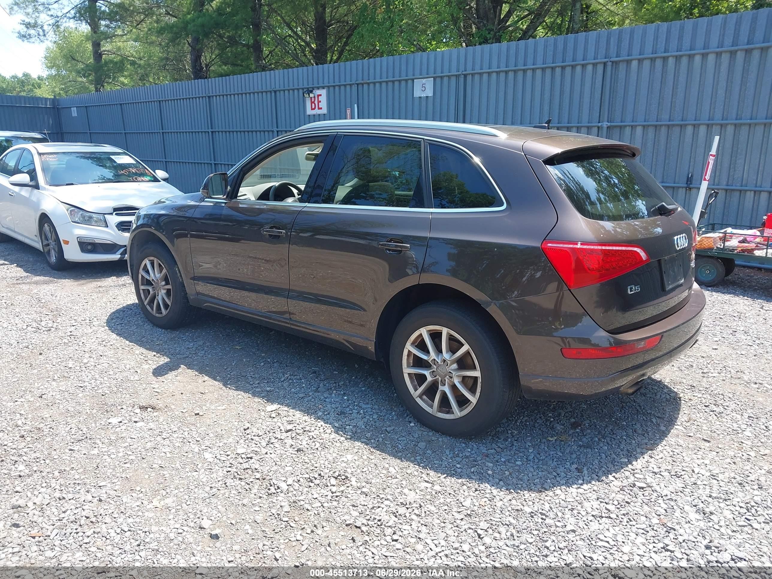2011 Audi Q5 2.0t Premium Brown vin: WA1LFAFP4BA114905