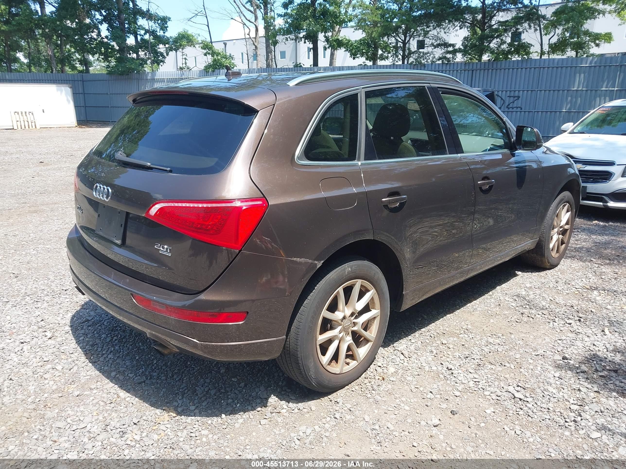2011 Audi Q5 2.0t Premium Brown vin: WA1LFAFP4BA114905