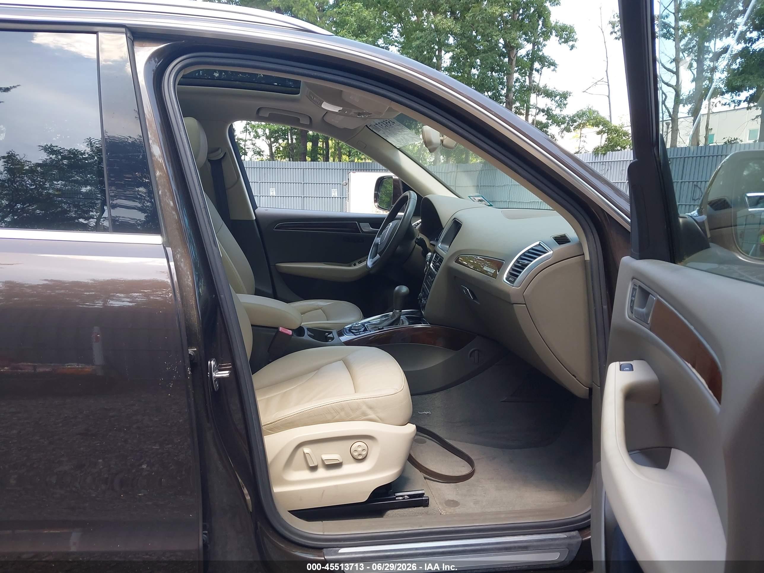 2011 Audi Q5 2.0t Premium Brown vin: WA1LFAFP4BA114905