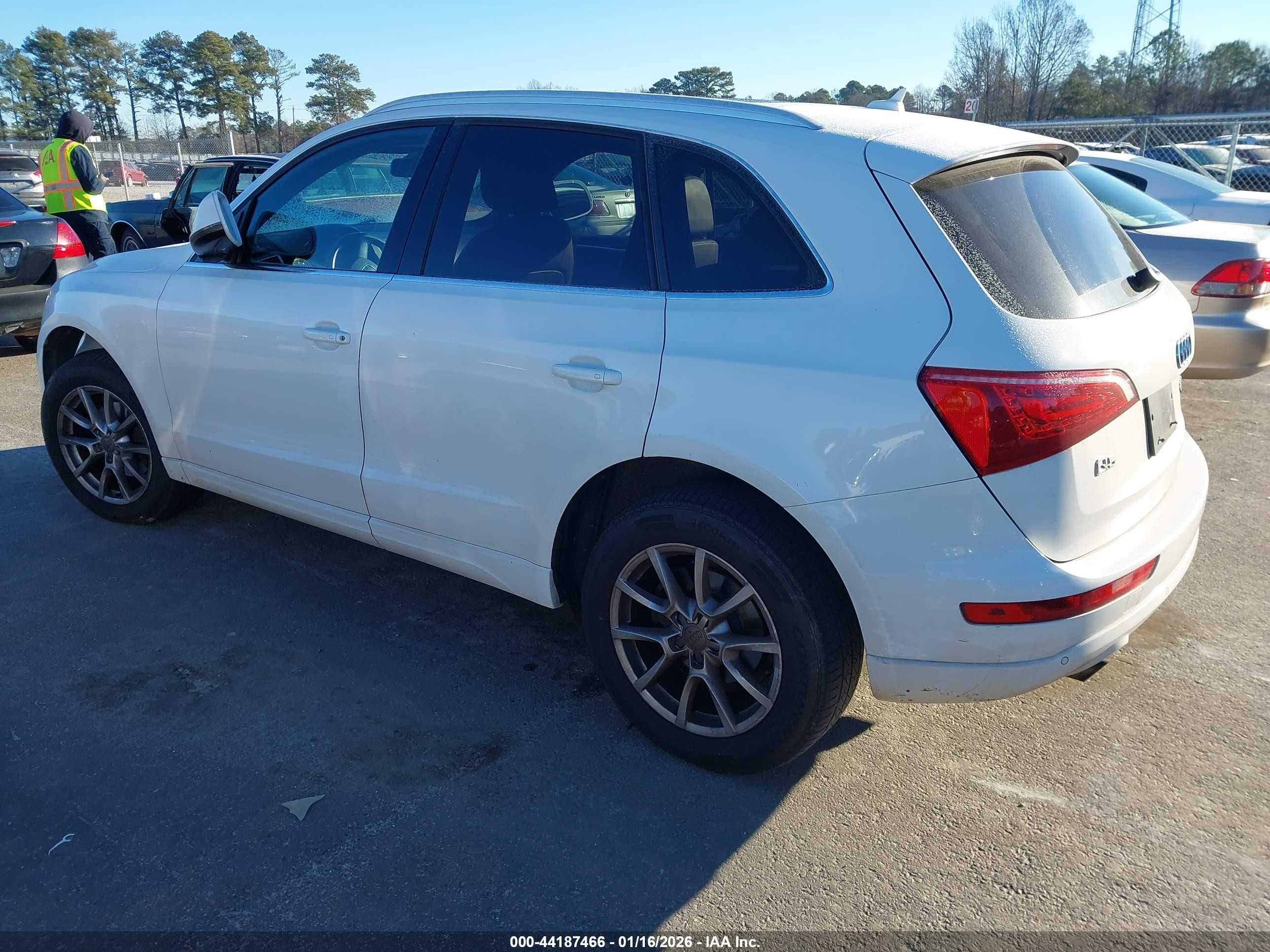 2011 Audi Q5 2.0t Premium White vin: WA1LFAFP4BA118968