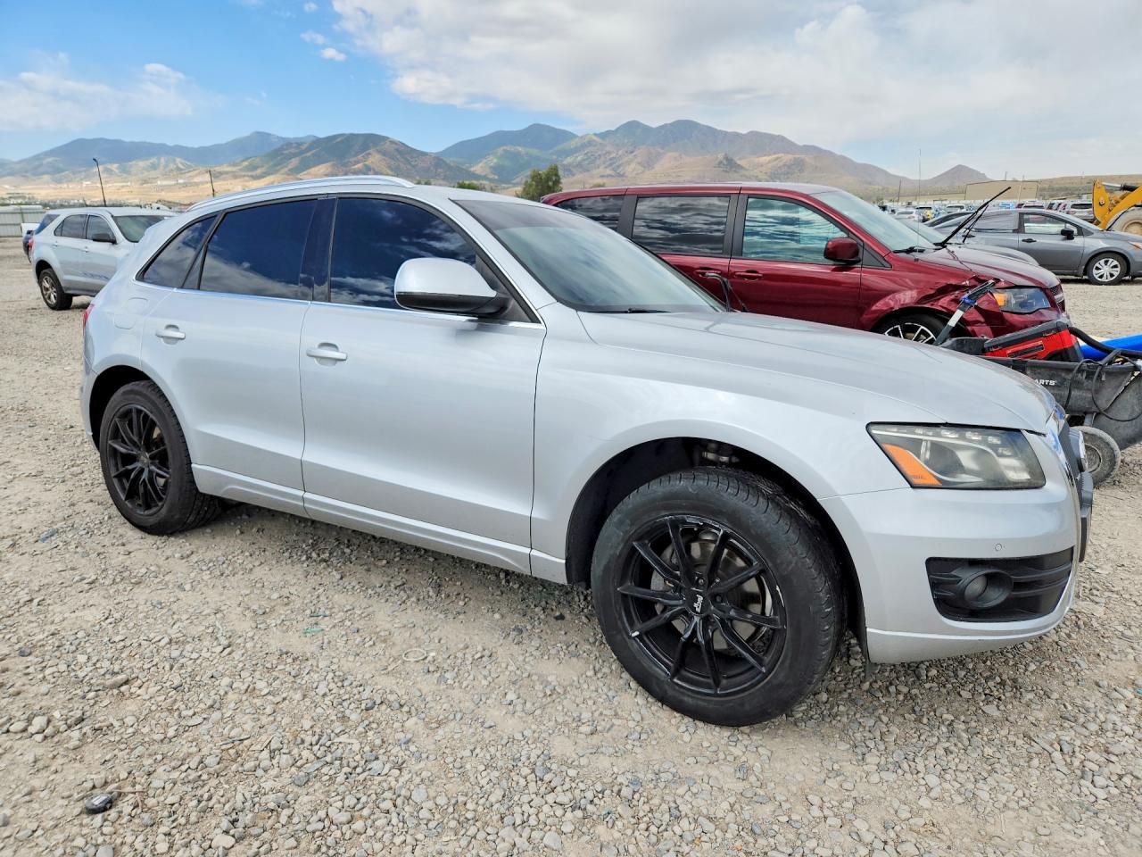 2012 Audi Q5 Premium Plus Серебряный vin: WA1LFAFP4CA038863
