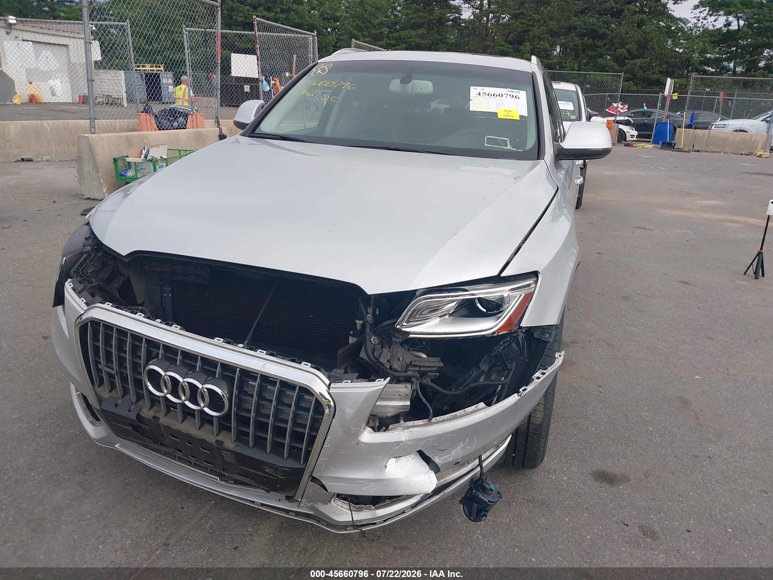 2014 Audi Q5 2.0t Premium Серебряный vin: WA1LFAFP4EA078301