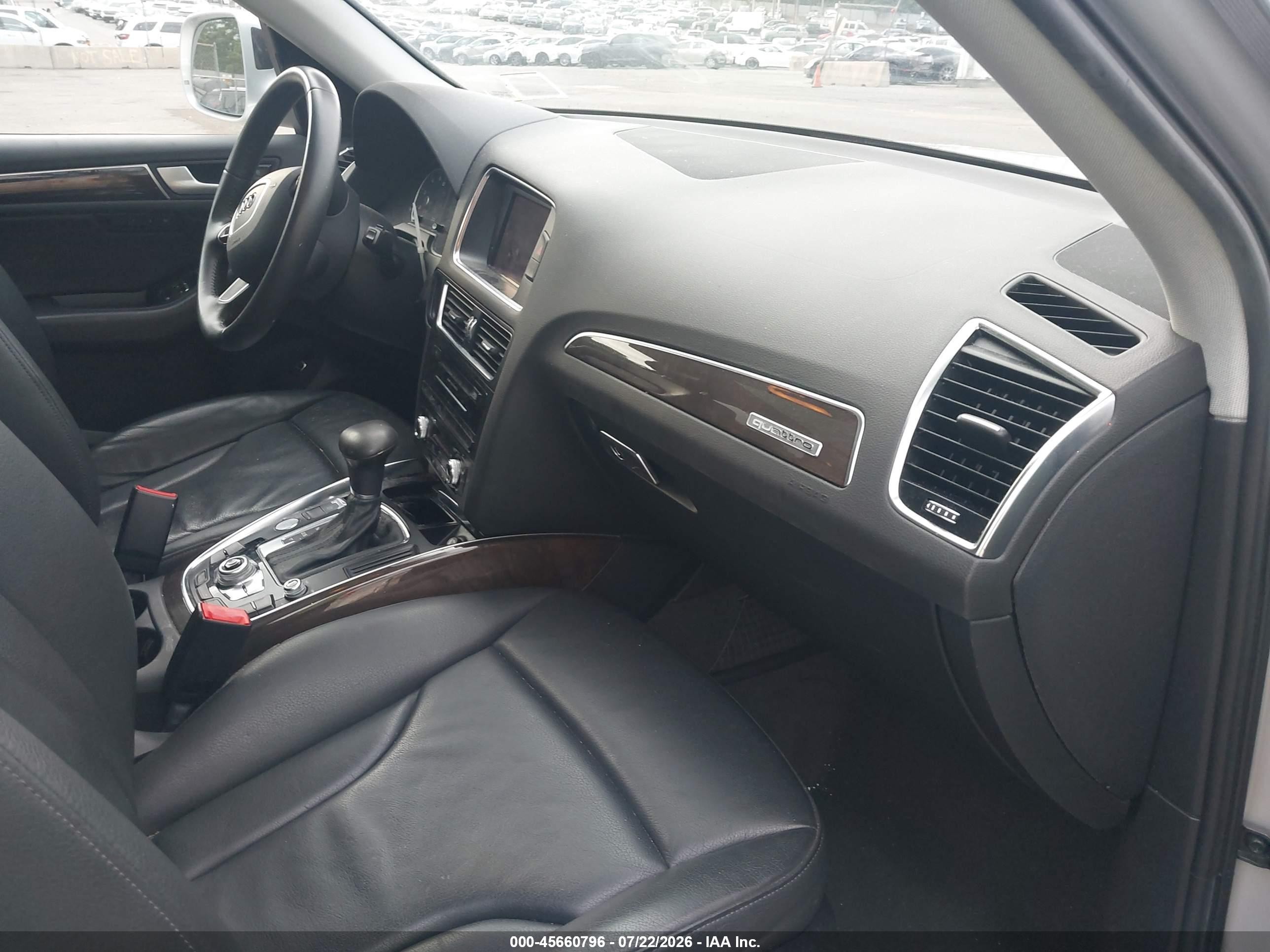 2014 Audi Q5 2.0t Premium Серебряный vin: WA1LFAFP4EA078301