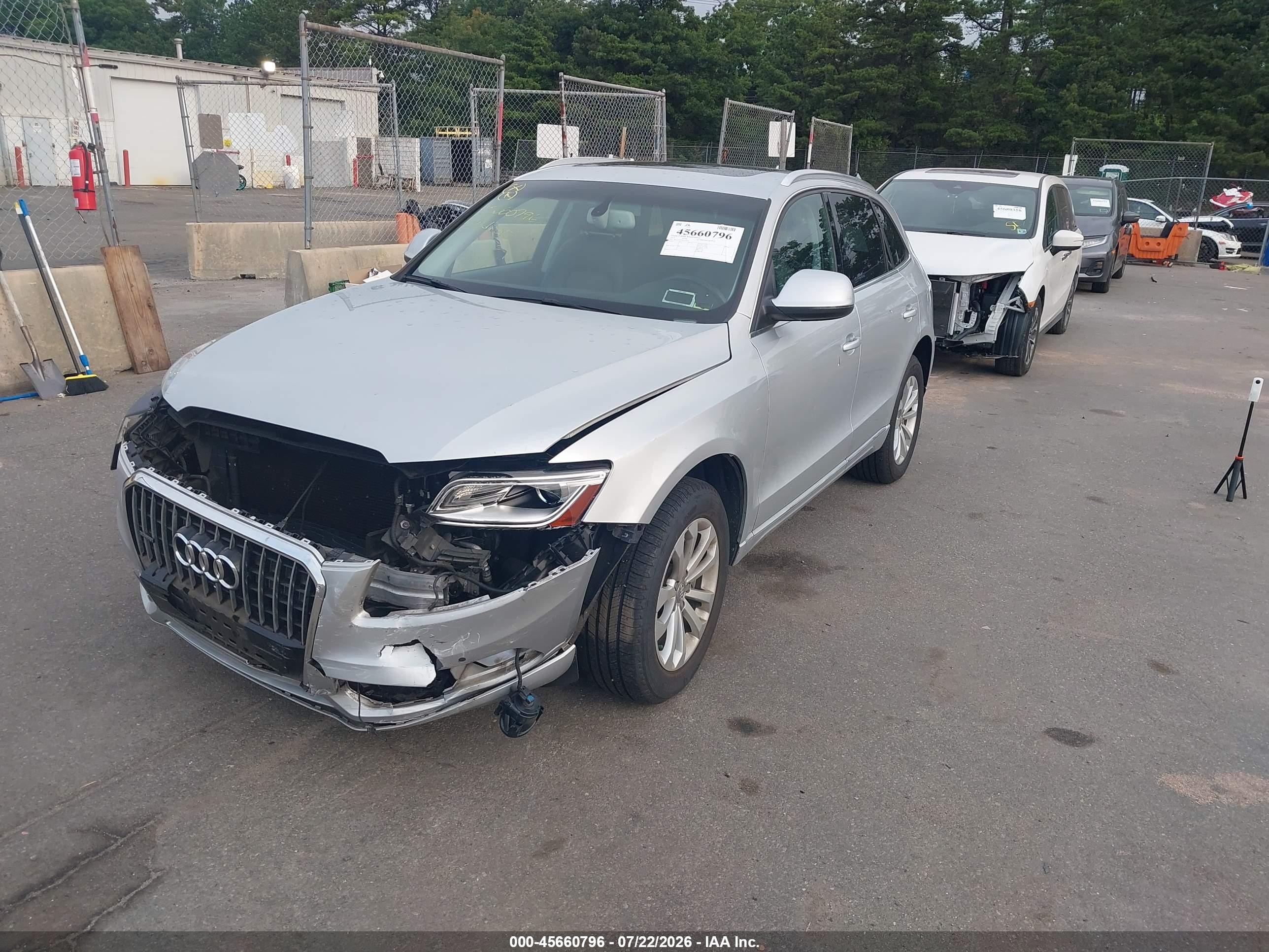 2014 Audi Q5 2.0t Premium Серебряный vin: WA1LFAFP4EA078301