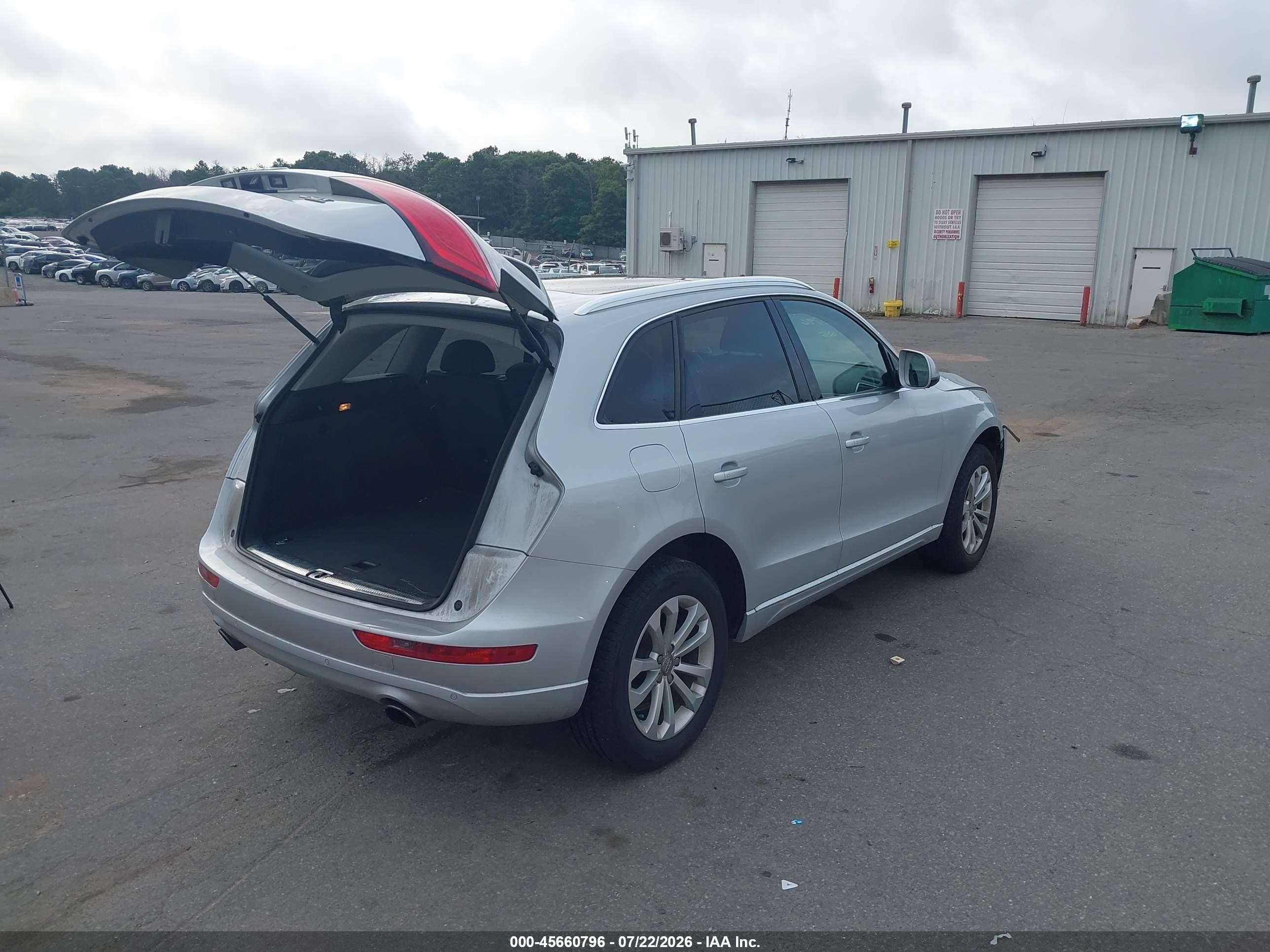 2014 Audi Q5 2.0t Premium Серебряный vin: WA1LFAFP4EA078301