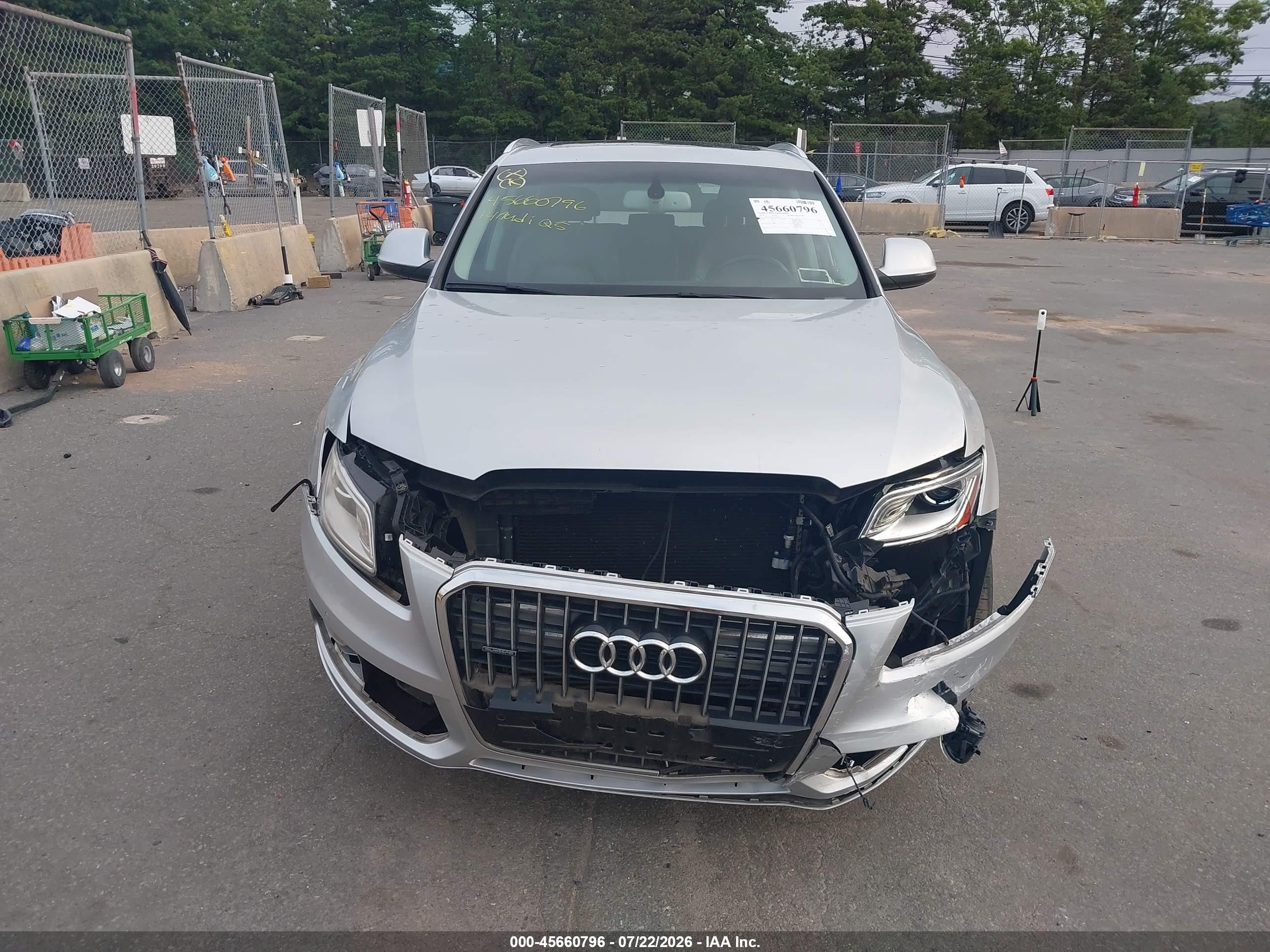 2014 Audi Q5 2.0t Premium Серебряный vin: WA1LFAFP4EA078301