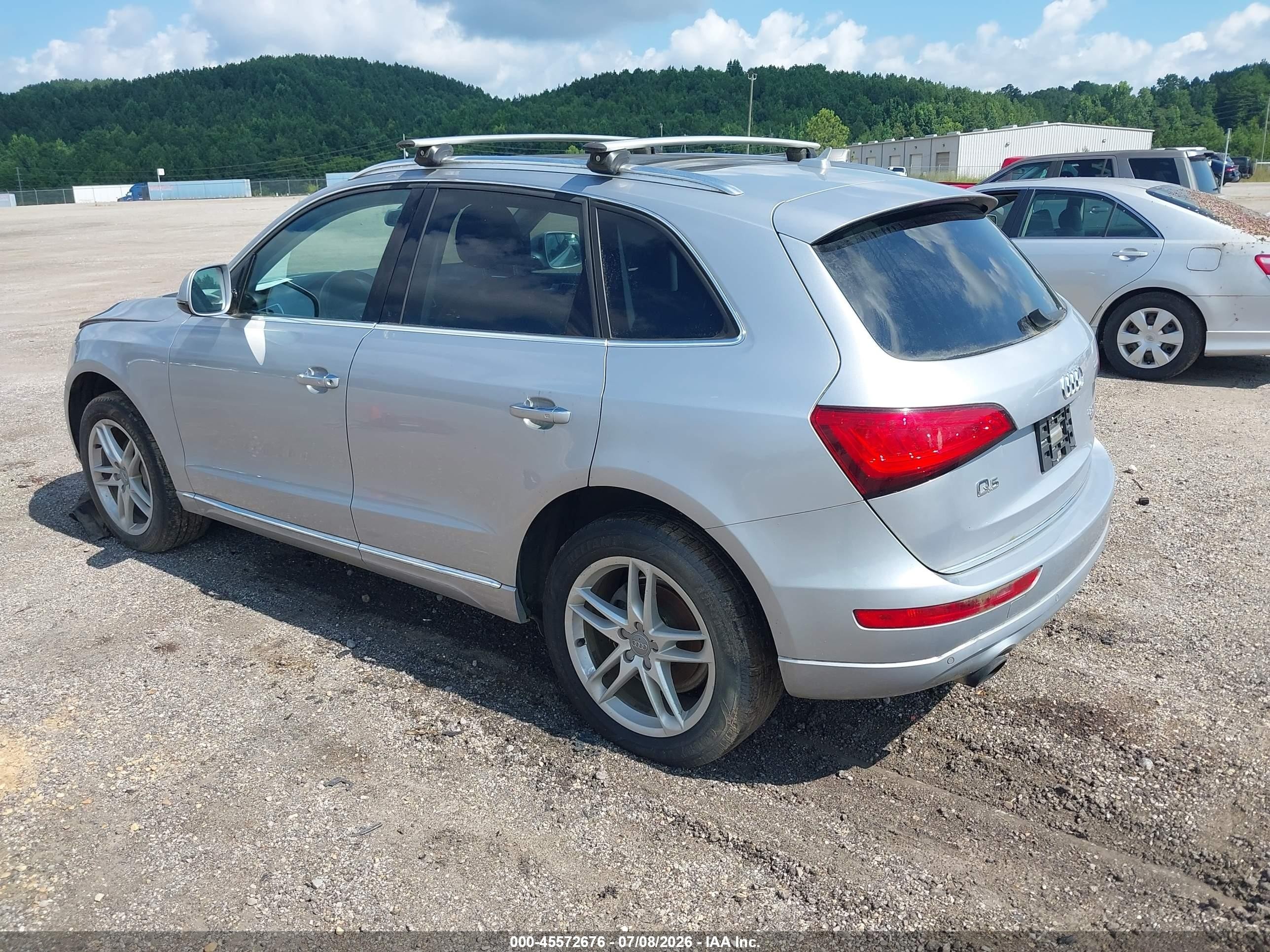 2015 Audi Q5 2.0t Premium Серебряный vin: WA1LFAFP4FA093981