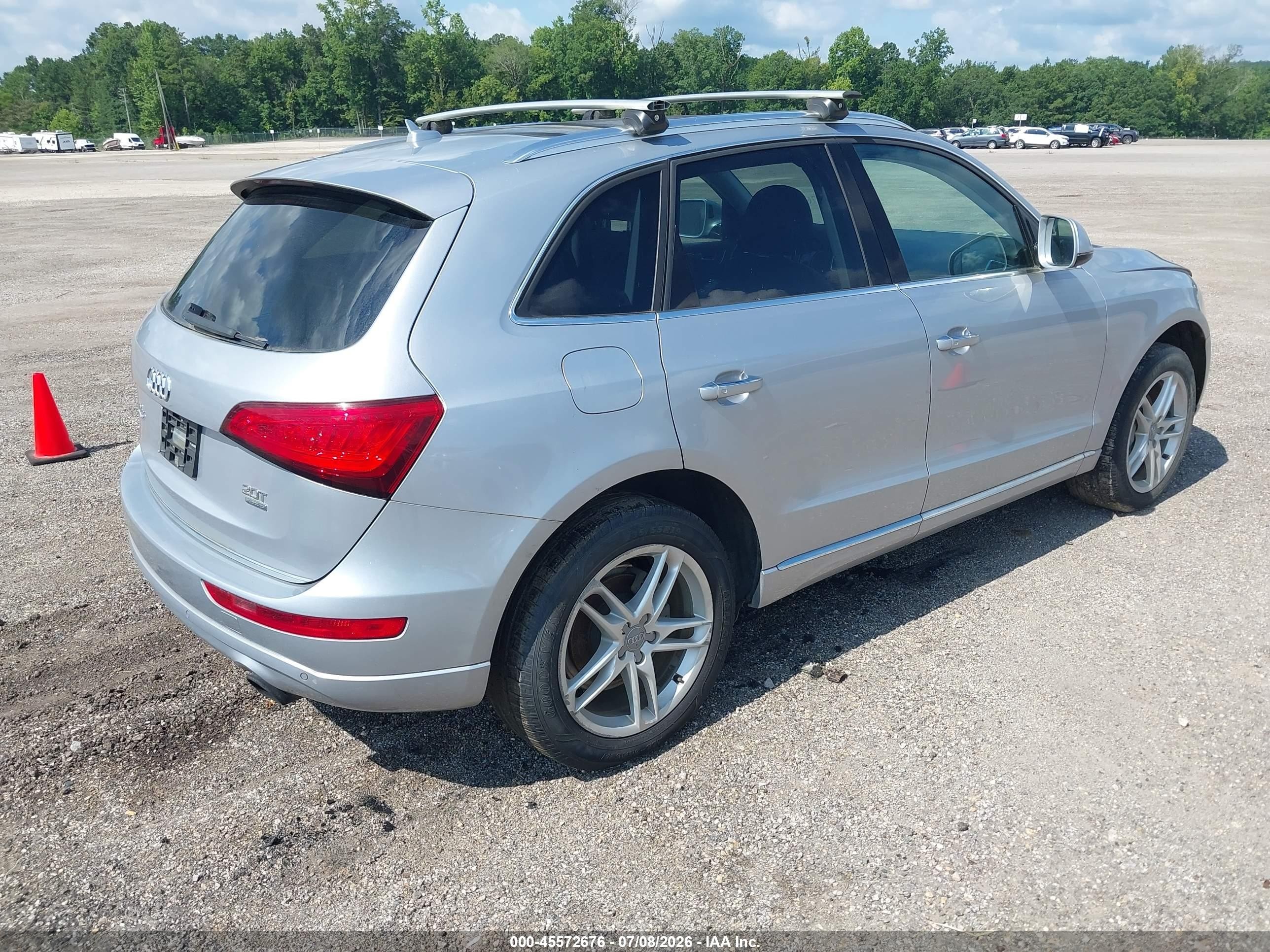 2015 Audi Q5 2.0t Premium Серебряный vin: WA1LFAFP4FA093981