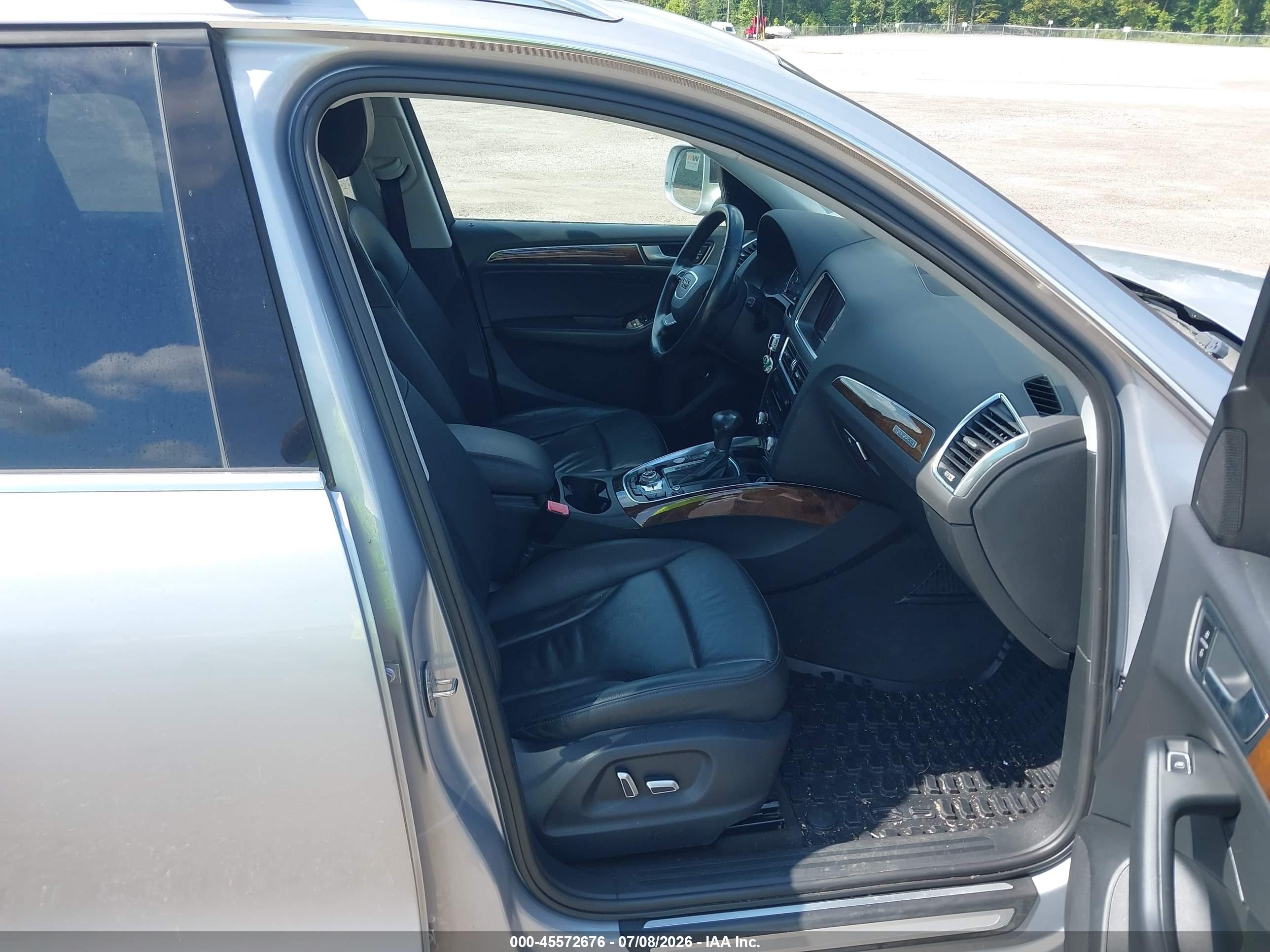 2015 Audi Q5 2.0t Premium Серебряный vin: WA1LFAFP4FA093981