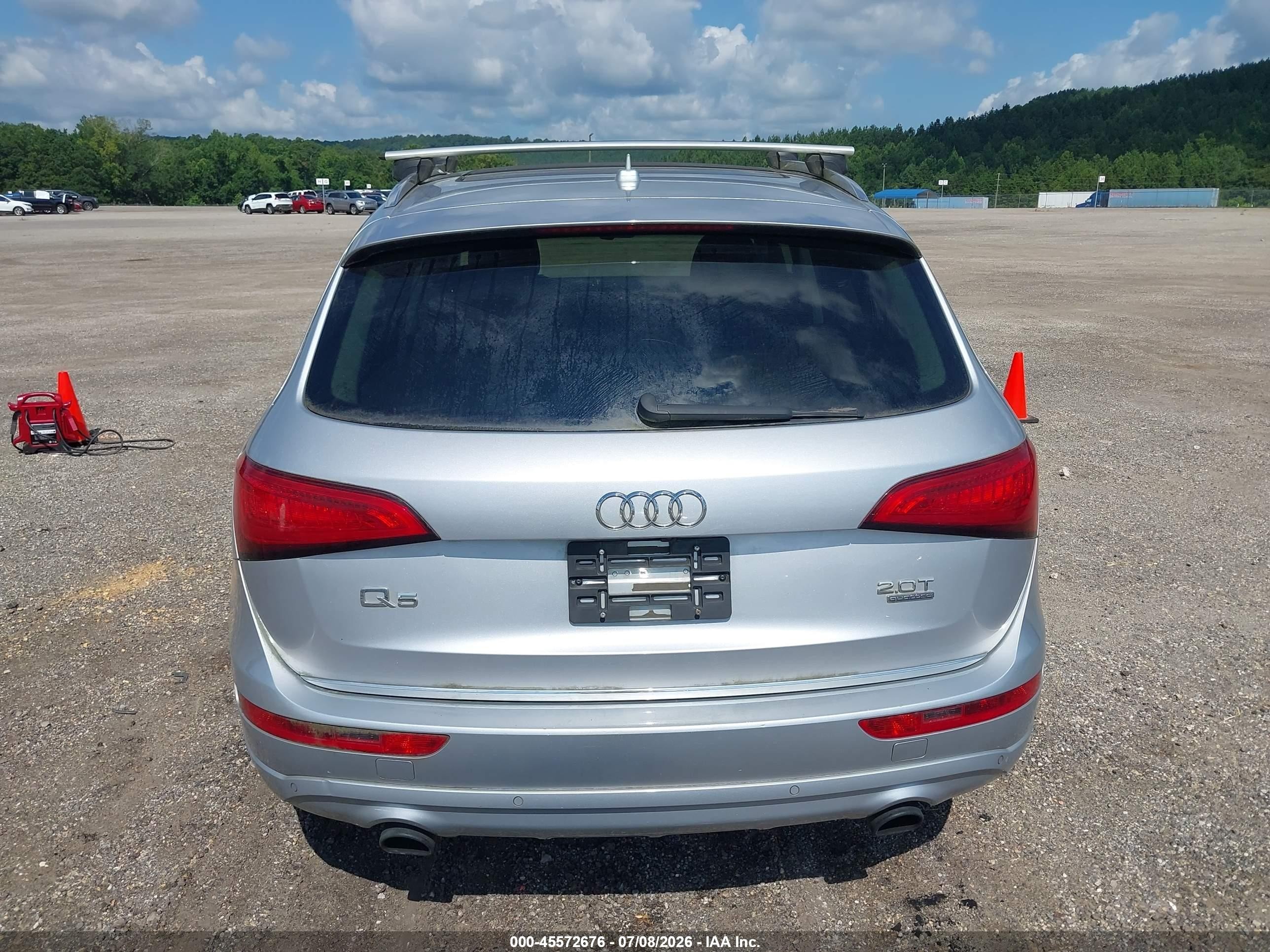 2015 Audi Q5 2.0t Premium Серебряный vin: WA1LFAFP4FA093981