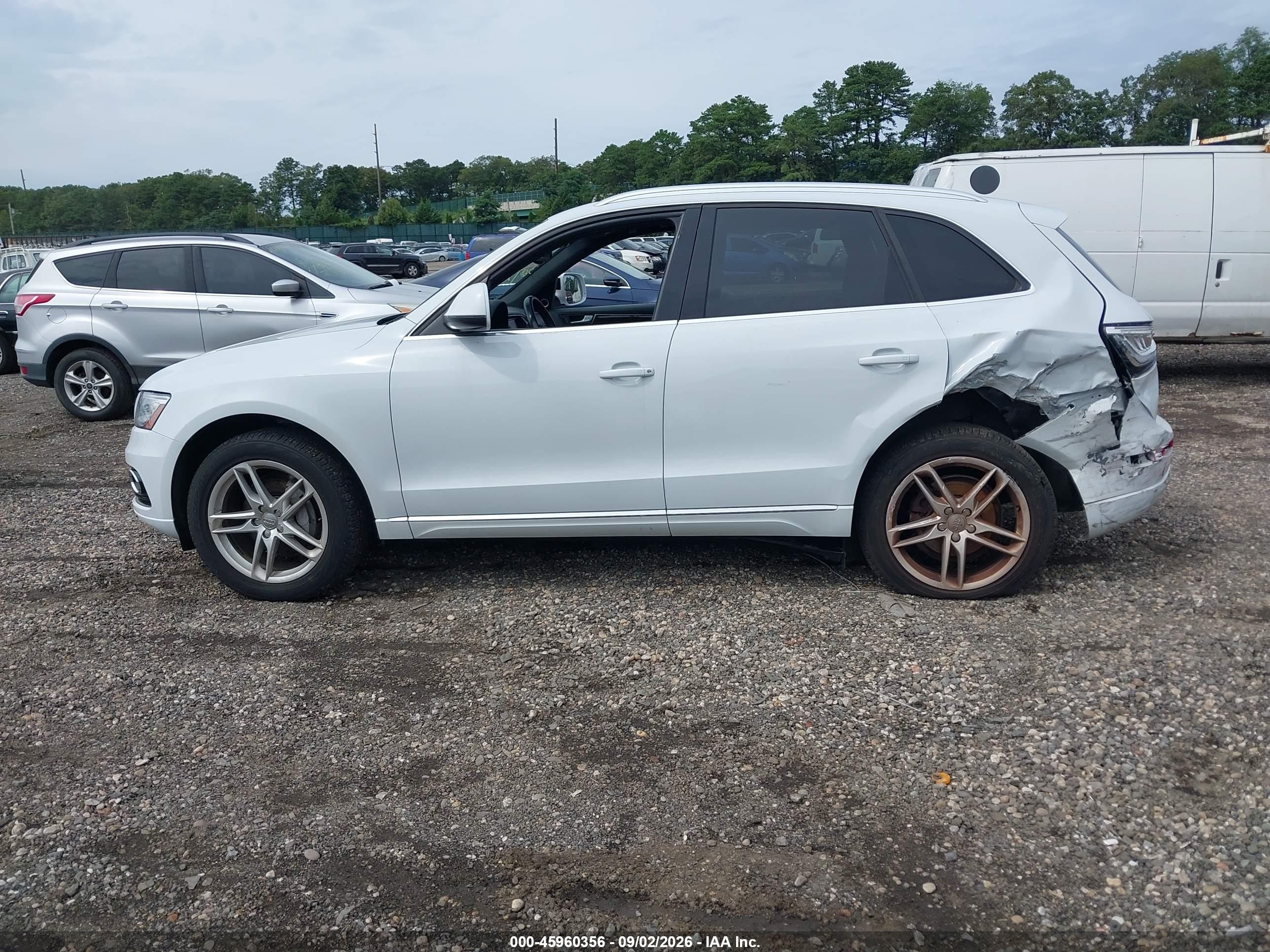 2014 Audi Q5 2.0t Premium Белый vin: WA1LFAFP5EA096709