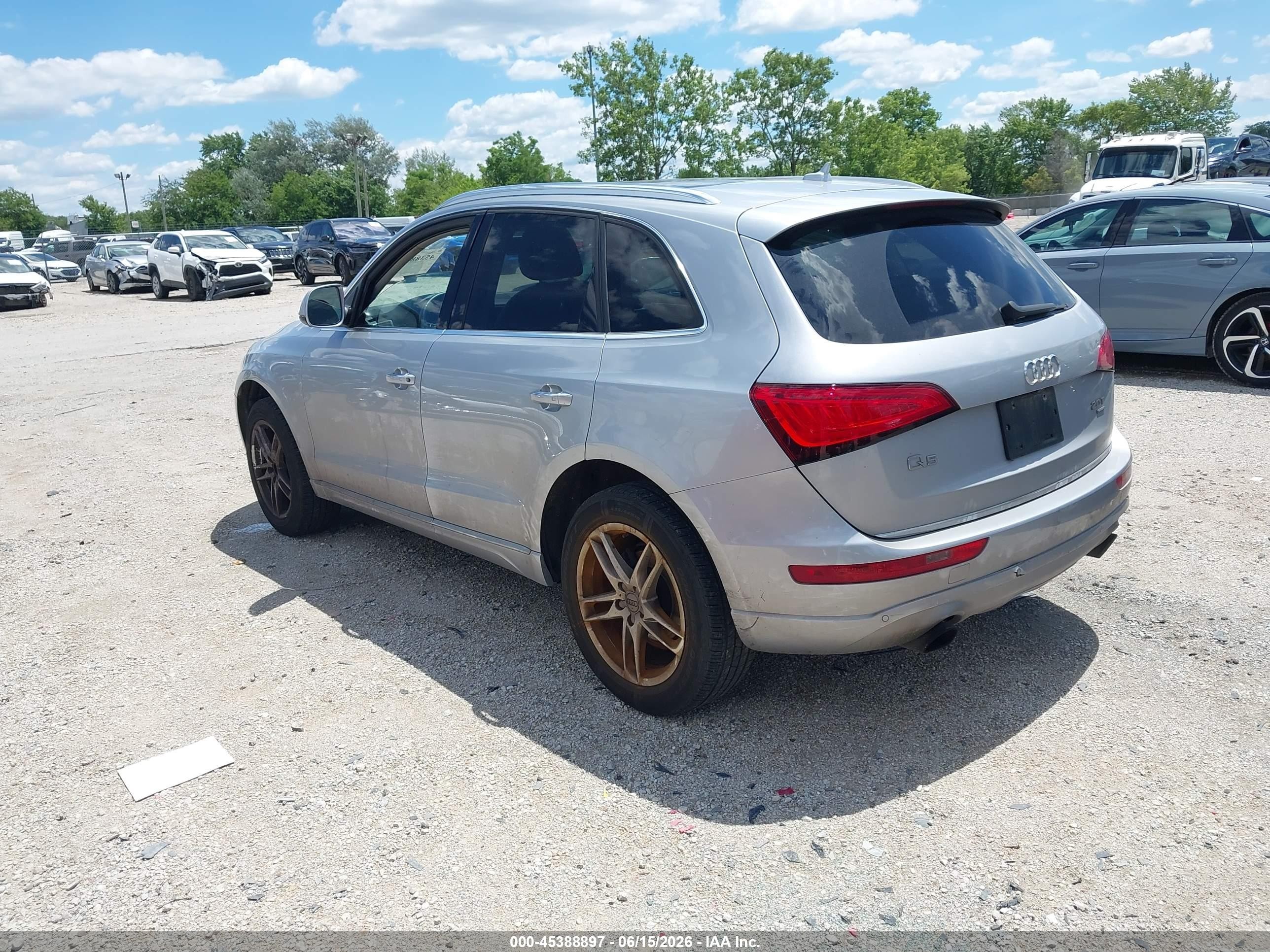 2015 Audi Q5 2.0t Premium Серебряный vin: WA1LFAFP5FA008582