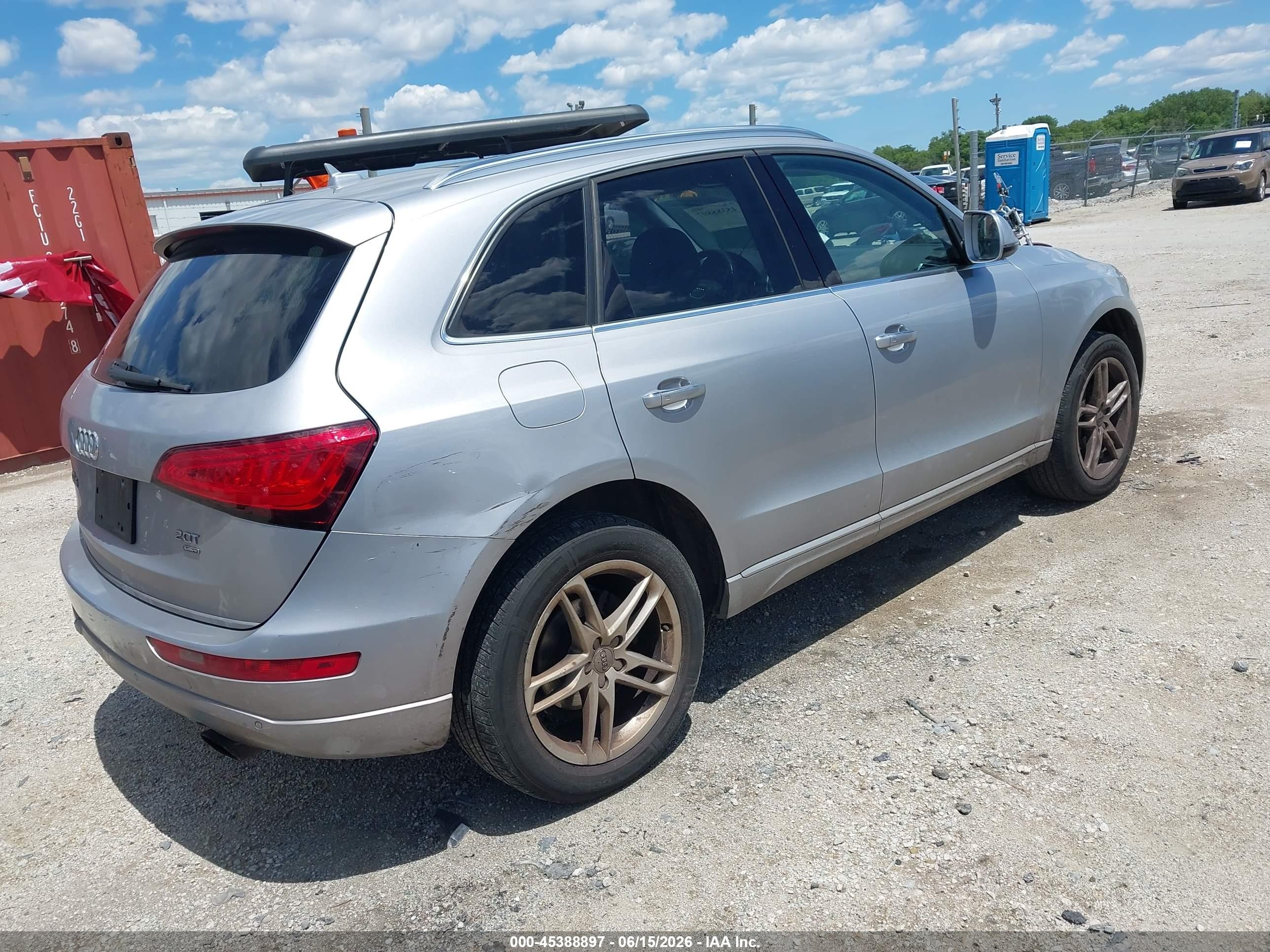 2015 Audi Q5 2.0t Premium Серебряный vin: WA1LFAFP5FA008582