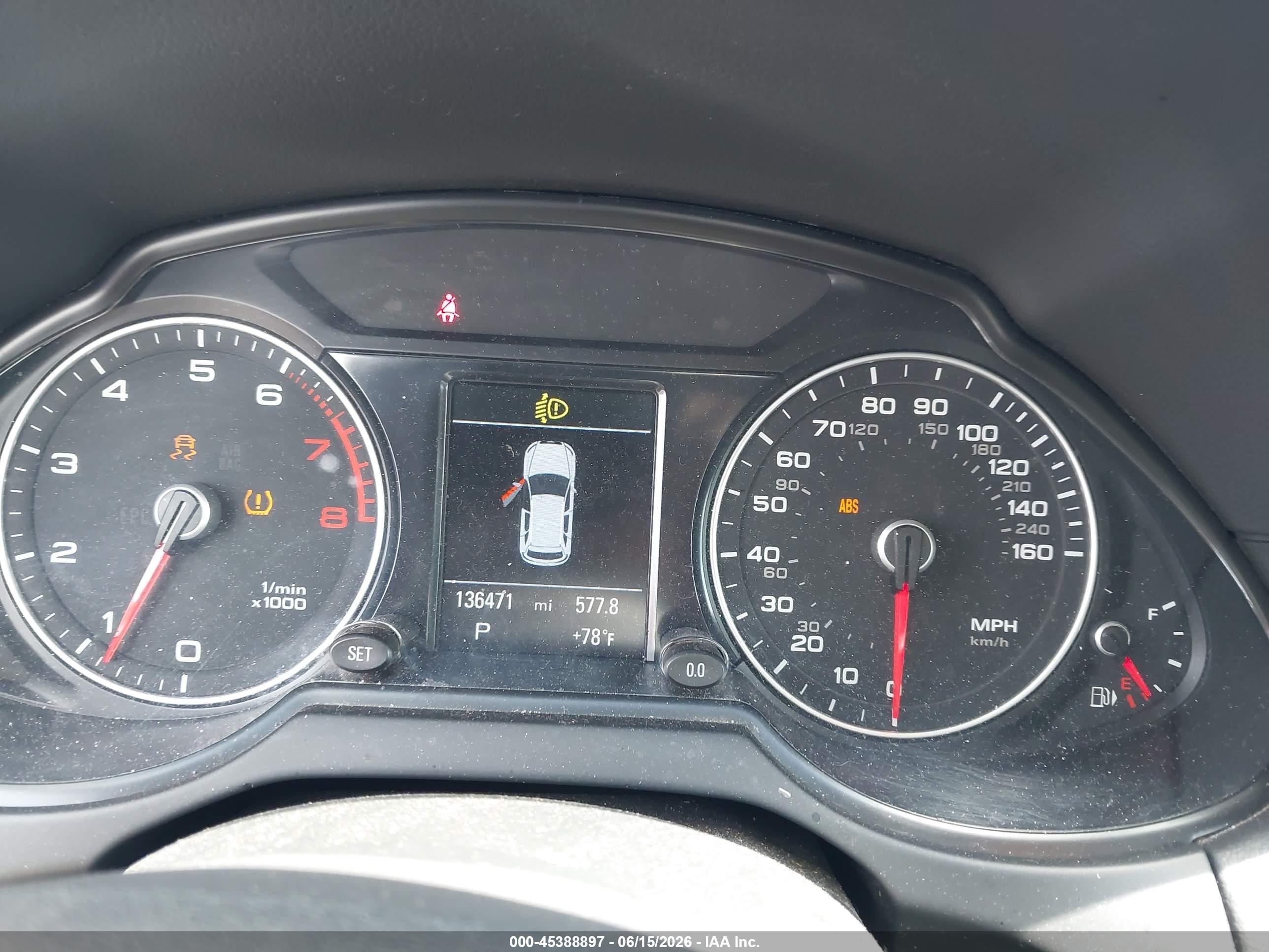 2015 Audi Q5 2.0t Premium Серебряный vin: WA1LFAFP5FA008582
