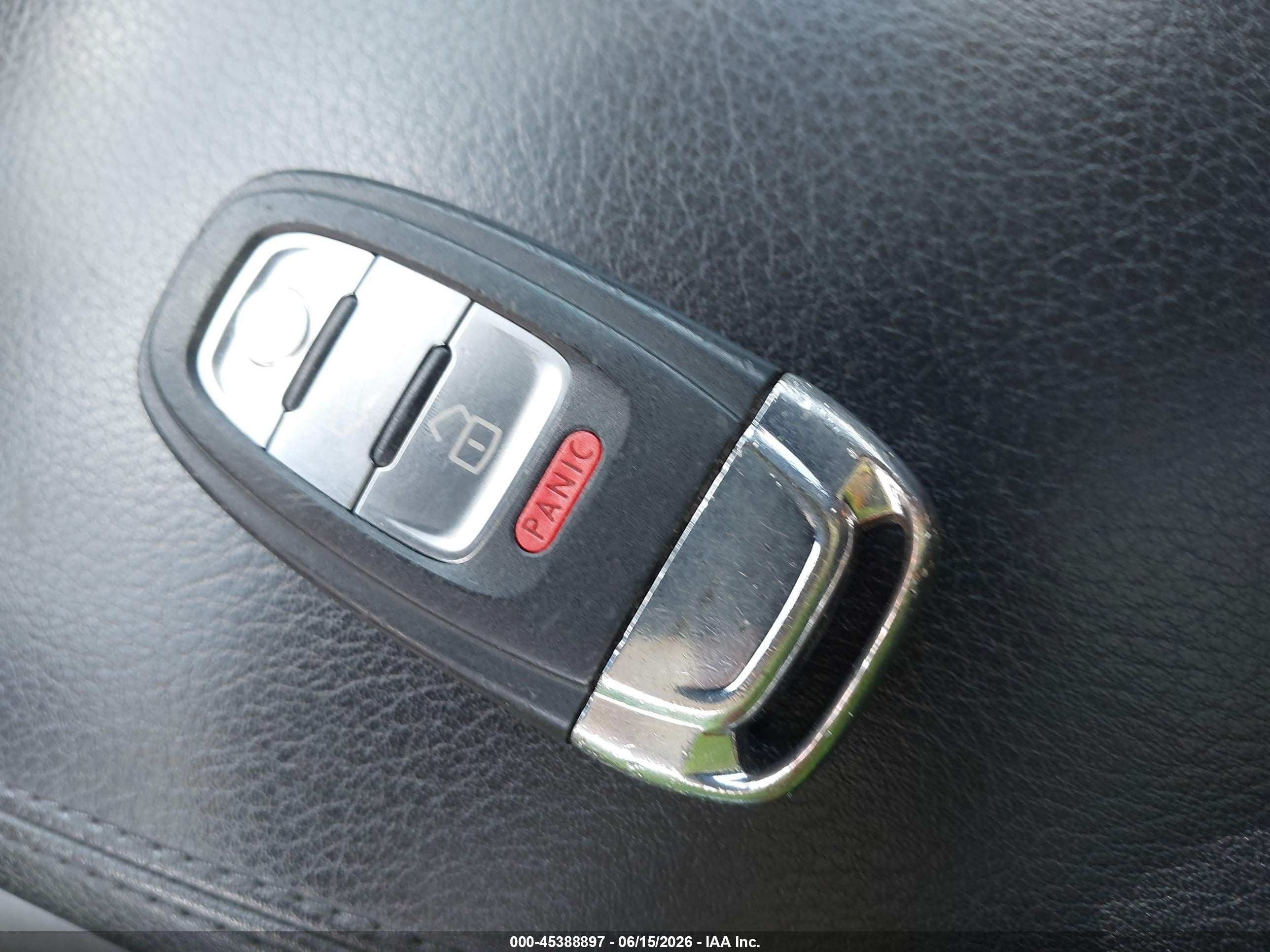 2015 Audi Q5 2.0t Premium Серебряный vin: WA1LFAFP5FA008582