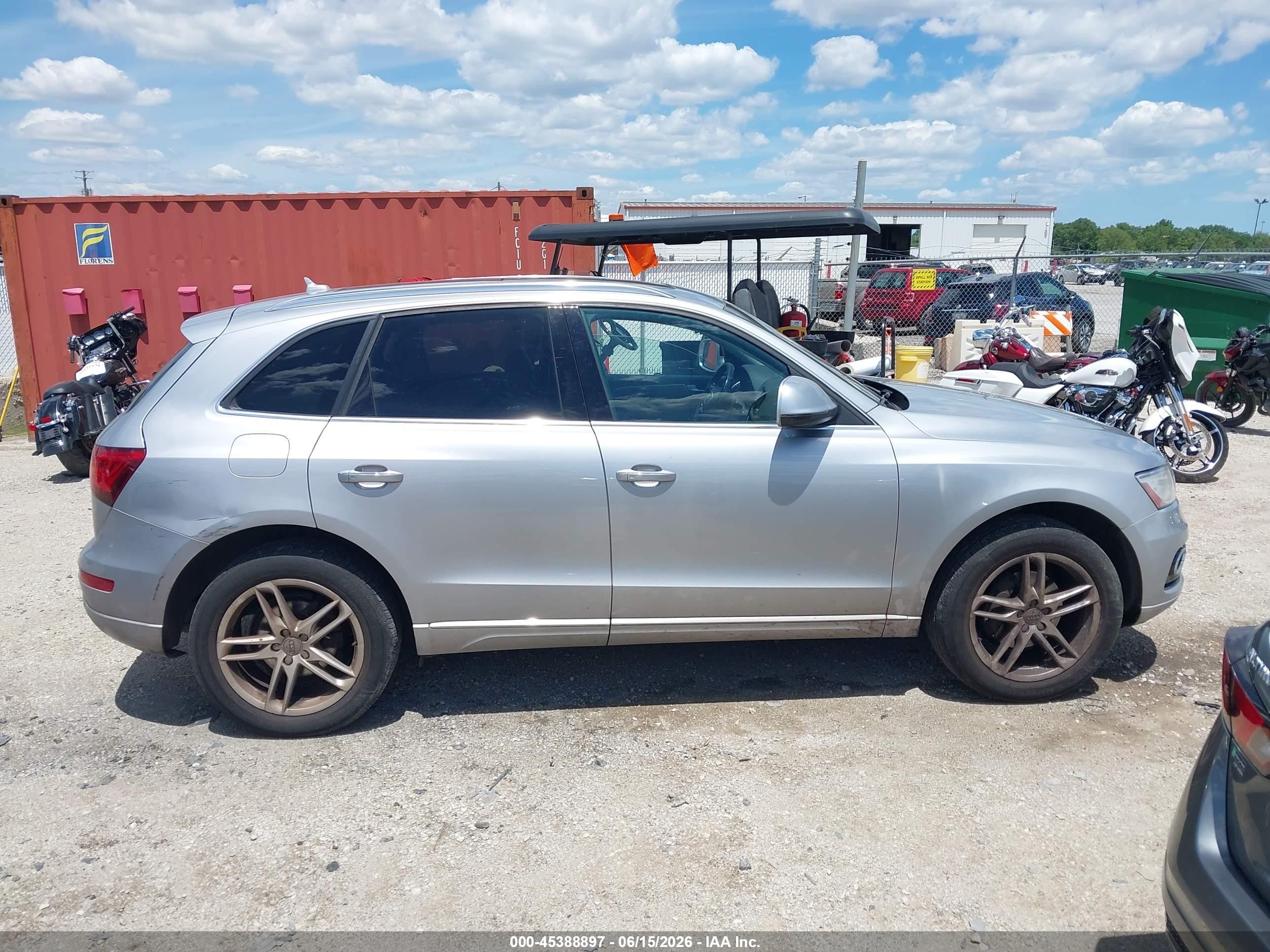 2015 Audi Q5 2.0t Premium Серебряный vin: WA1LFAFP5FA008582