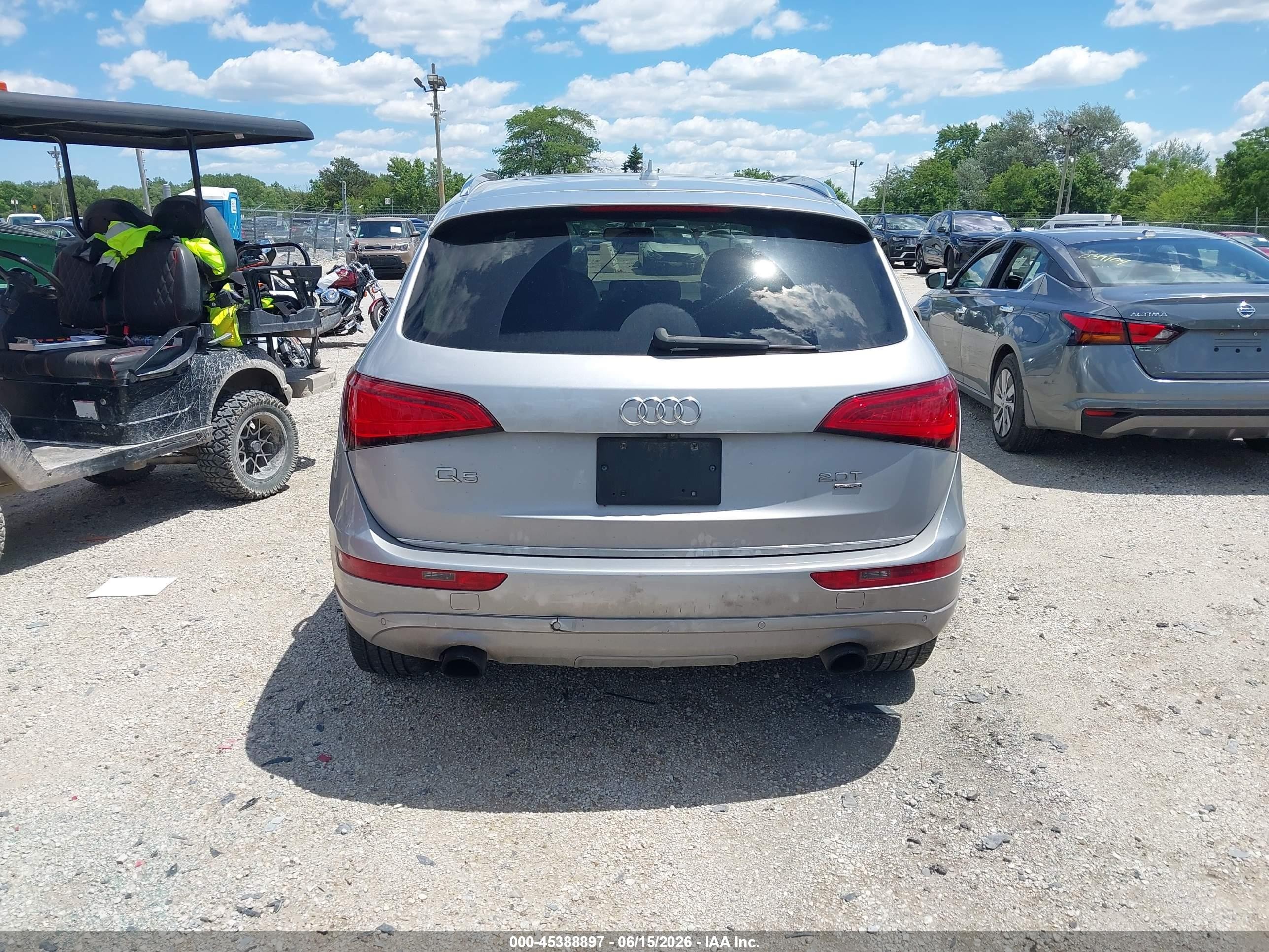 2015 Audi Q5 2.0t Premium Серебряный vin: WA1LFAFP5FA008582
