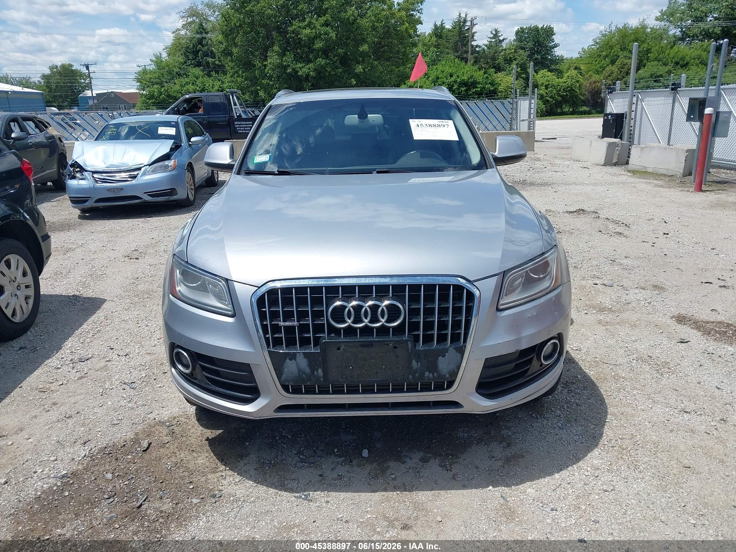 2015 Audi Q5 2.0t Premium Серебряный vin: WA1LFAFP5FA008582