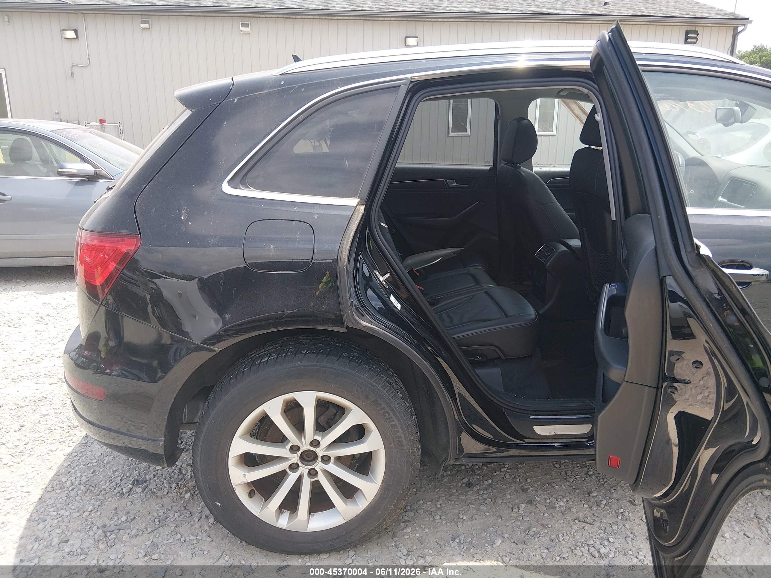 2015 Audi Q5 2.0t Premium Черный vin: WA1LFAFP5FA020764