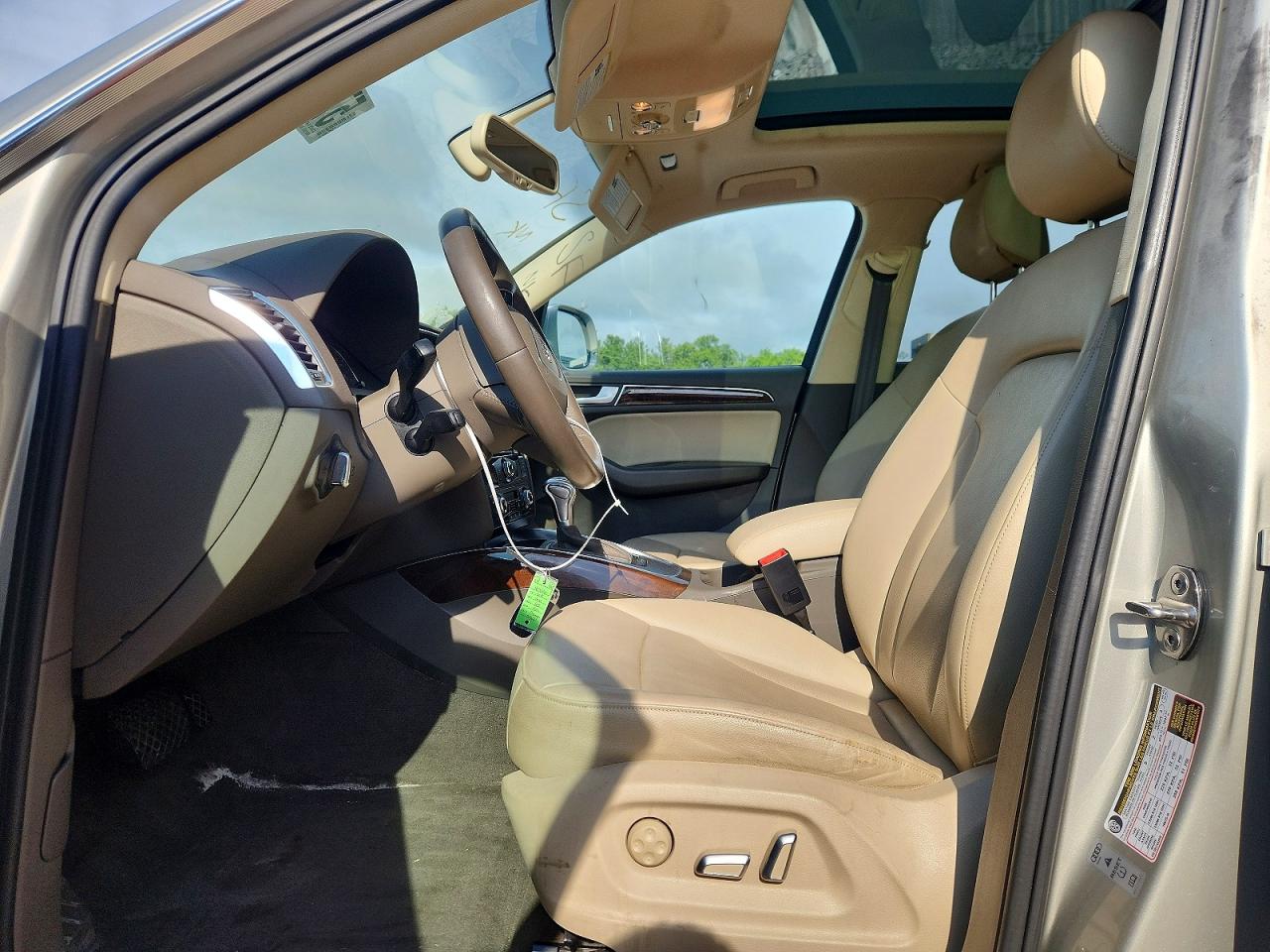 2015 Audi Q5 Premium Plus Beige vin: WA1LFAFP5FA056101